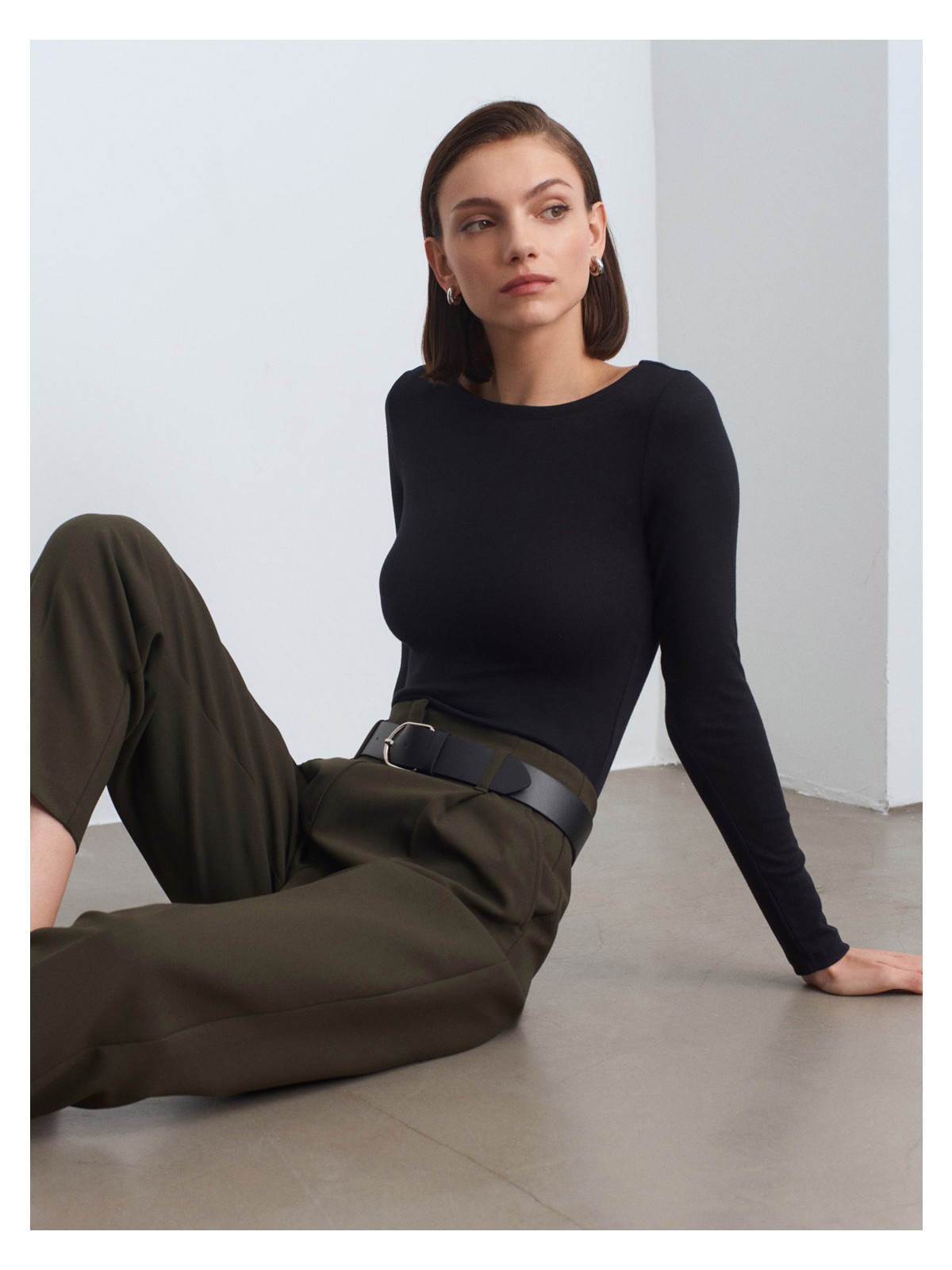 Dilvin 31332 Kayık Yaka Uzun Kollu Top-Siyah - Görsel 4