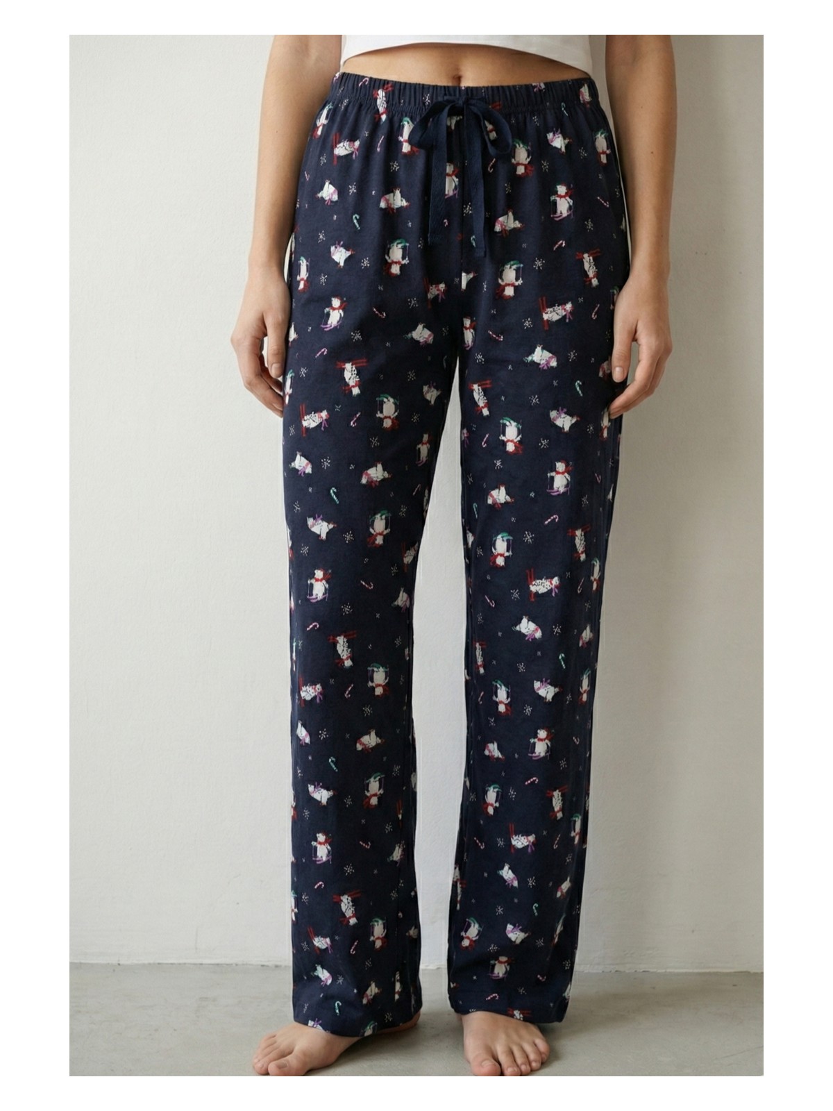 elemge Elemge %100 Pamuk Desenli Kadın Pijama Altı Interlok Kumaş Rahat Kalıp Kurdeleli Lacivert Yılbaşı Temalı - Görsel 4