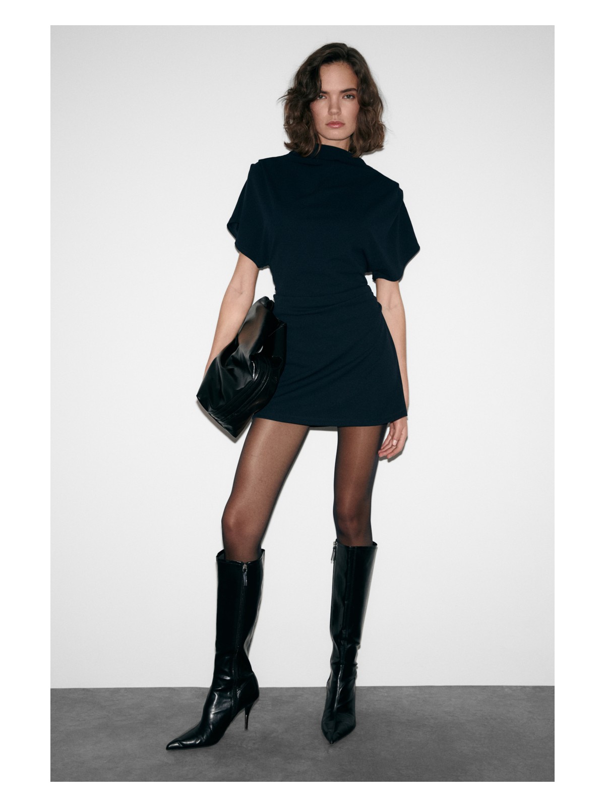 Grimelange Maxıne Kadın Drape Detaylı Omuzdan Geniş Belden Aşağı Oturan Esnek Krep Örme Kumaşlı Mini Siyah Elbi - Görsel 4