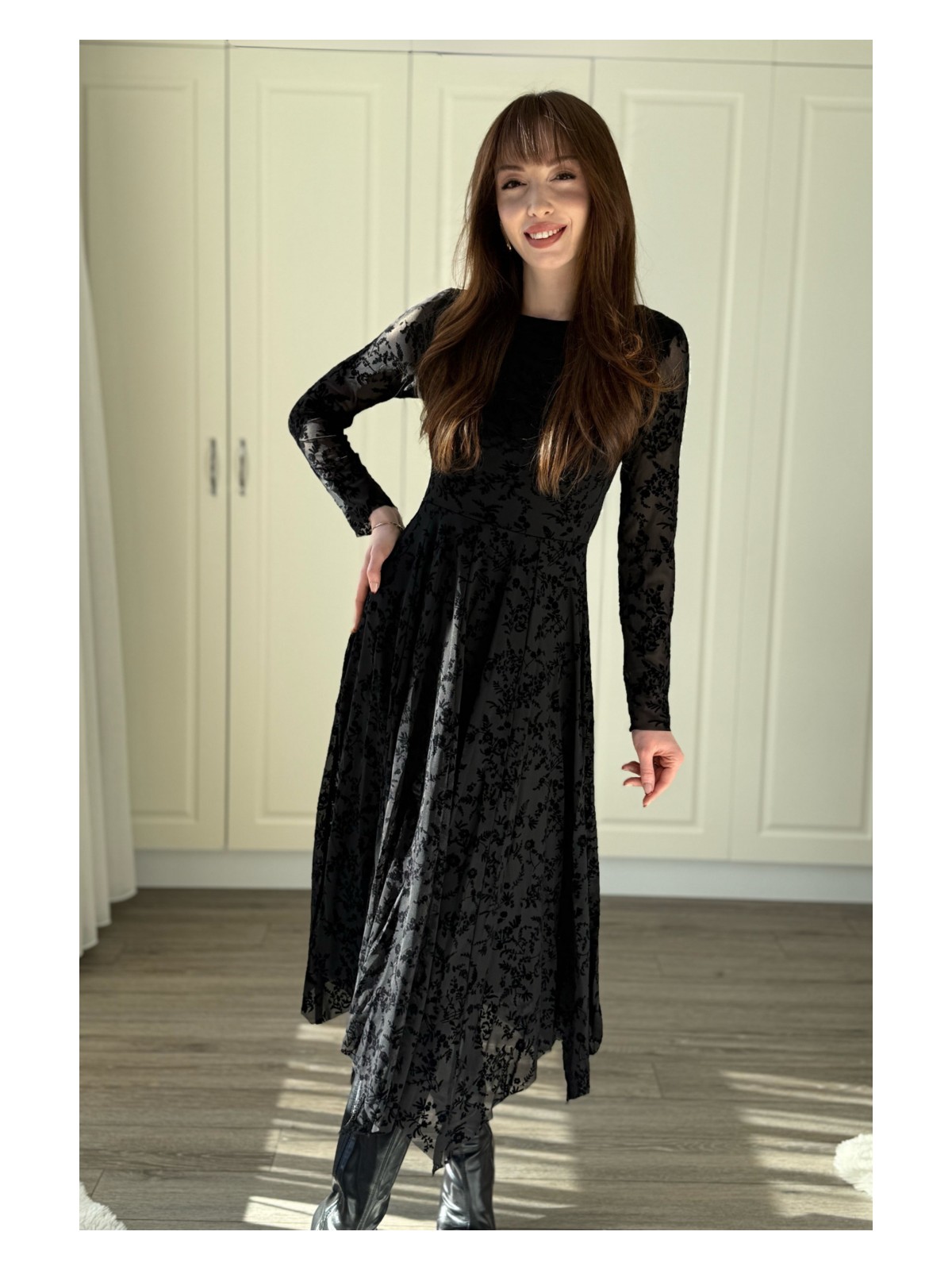 Dilay Gökoğlu Butik Kadife Çiçek Işlemeli Asimetrik Kahverengi Midi Kahverengi Elbise - Görsel 3