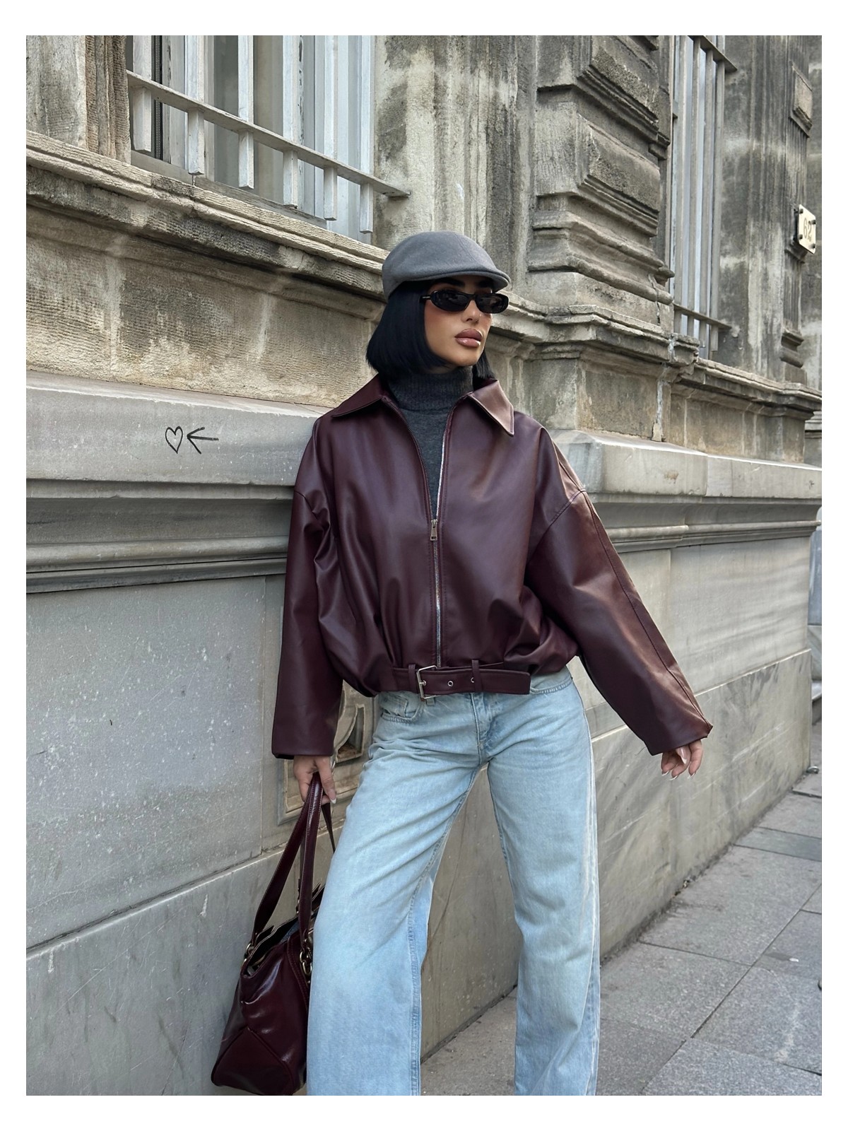 Meecy Kadın Oversize Bomber Deri Ceket Bordo Renkli Rahat Kalıp ve Fermuarlı Yaka Özelliği