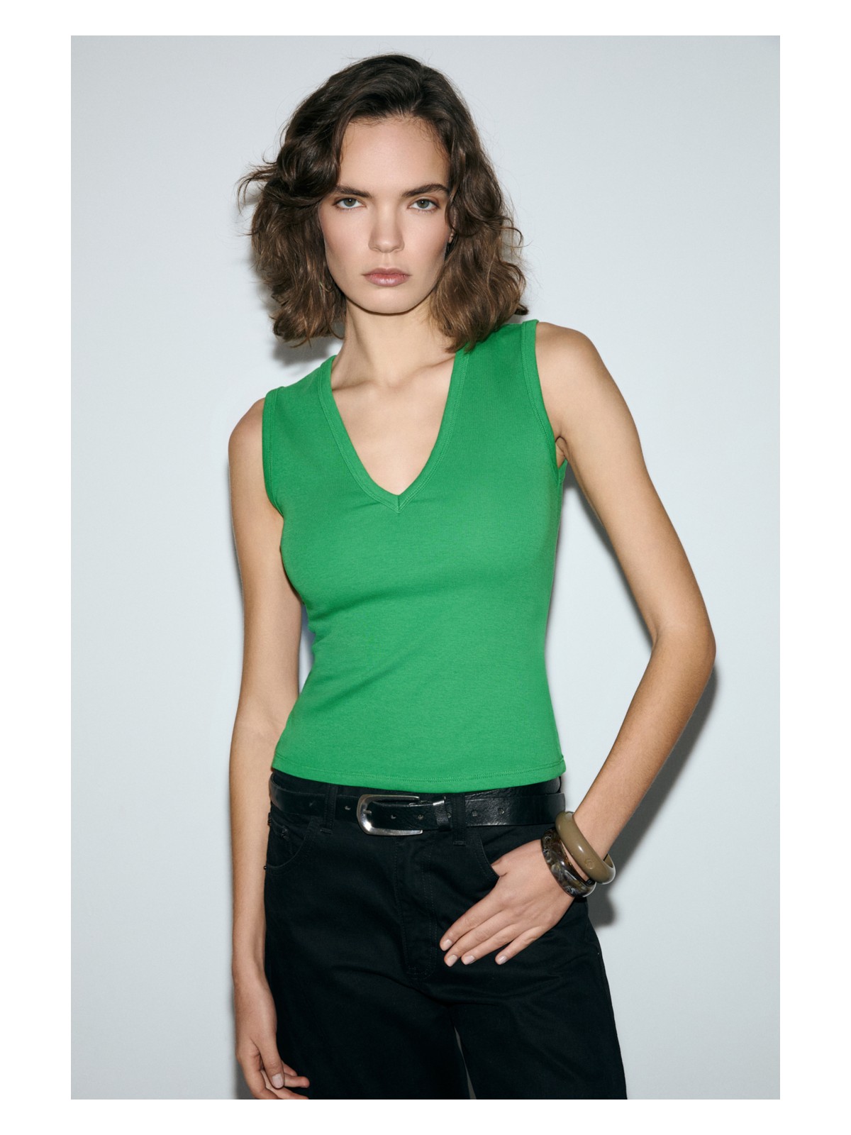 Grimelange Lescosa Kadın Slim V Yaka Kolsuz Siyah Bluz - Görsel 7