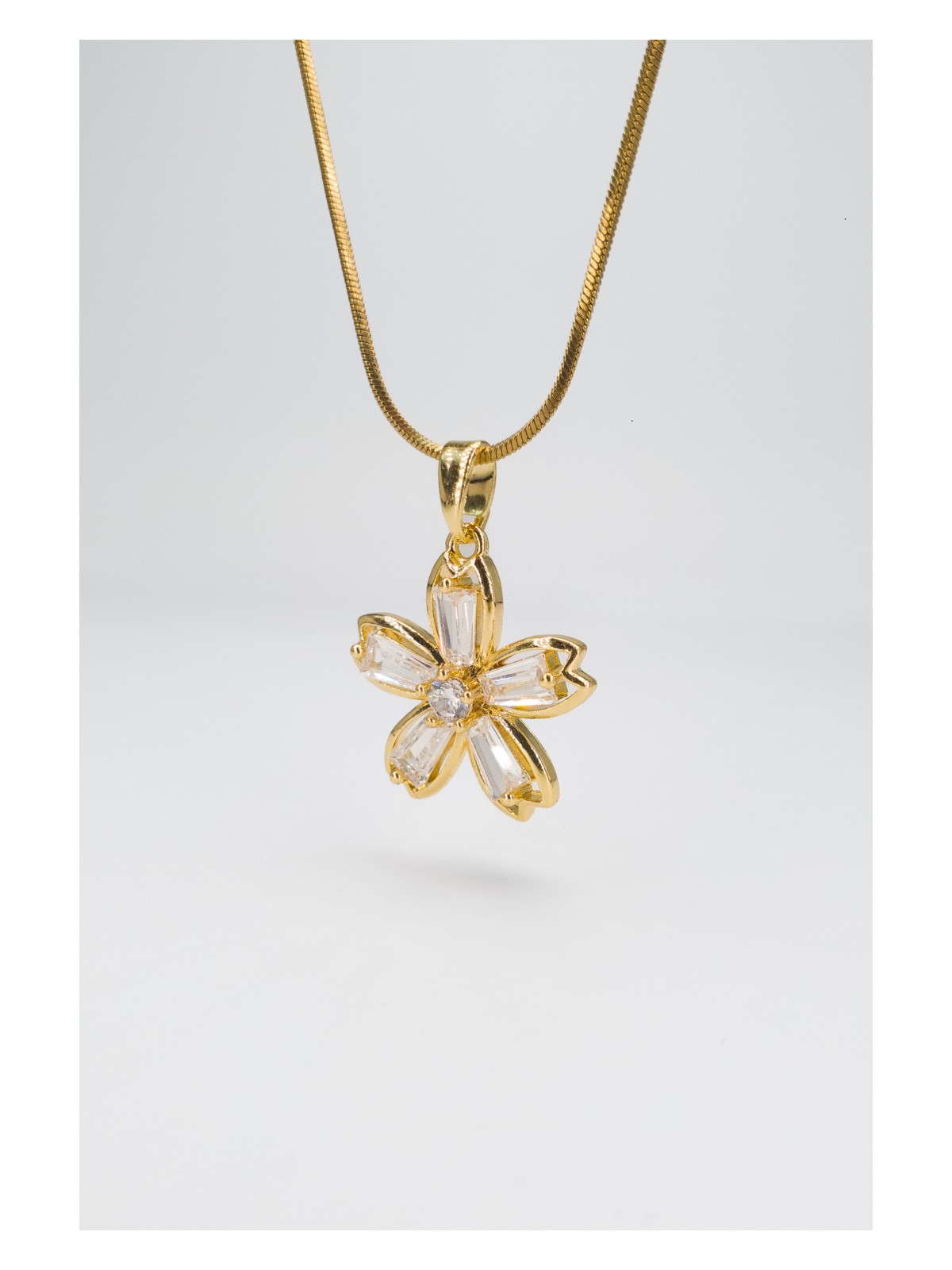 Stella Fortis Kiraz Çiçeği Kadın Kolye – Kristal Taşlı Zarif ve Işıltılı Tasarım | Altın & Gümüş