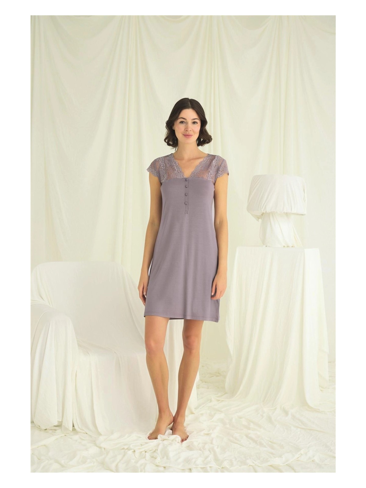 Herşeytrend Litae Kolu Omzu ve Yakası Dantelli Önü Düğmeli Gecelik