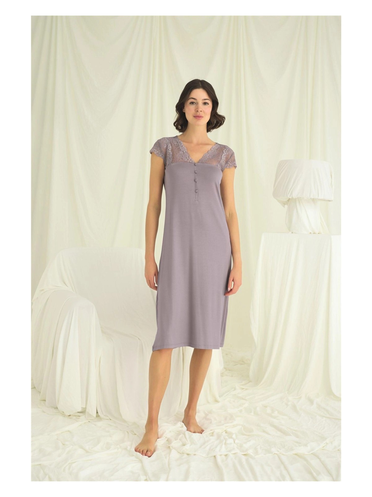 Herşeytrend Litae Kolu Omzu ve Yakası Dantelli Önü Düğmeli Gecelik