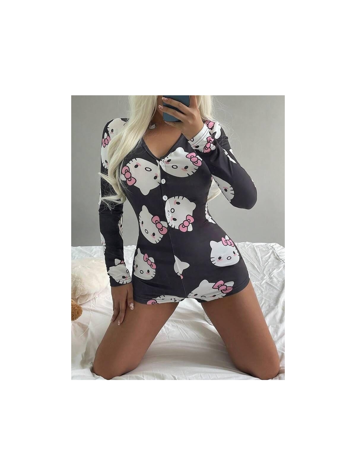 Çamaşır Kenti Pamuklu Siyah Hello Kitty Desenli Düğmeli Uzun Kol Tulum Pijama
