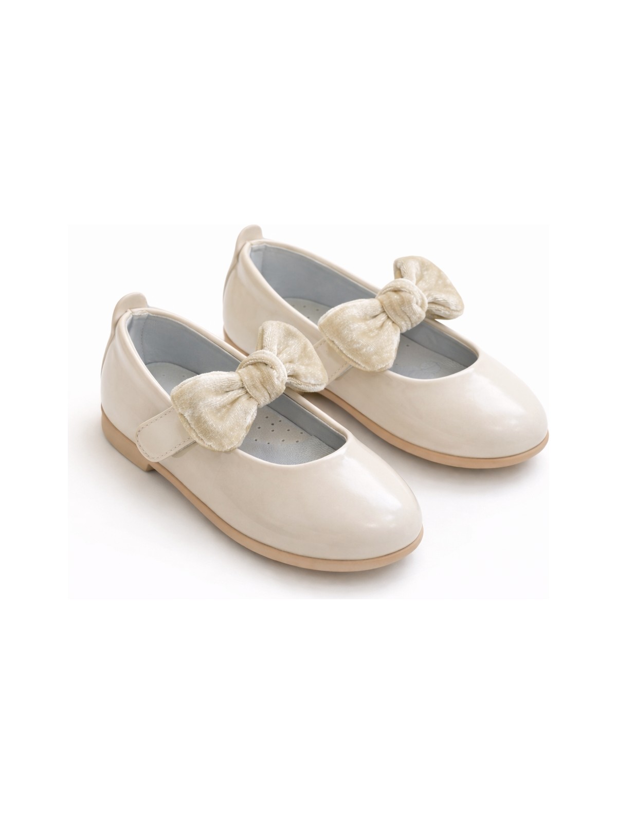 Kız Çocuk Beyaz Rugan Fiyonklu Babet Kaydırmaz Taban Düz Topuklu Konforlu Ayakkabı - Görsel 6