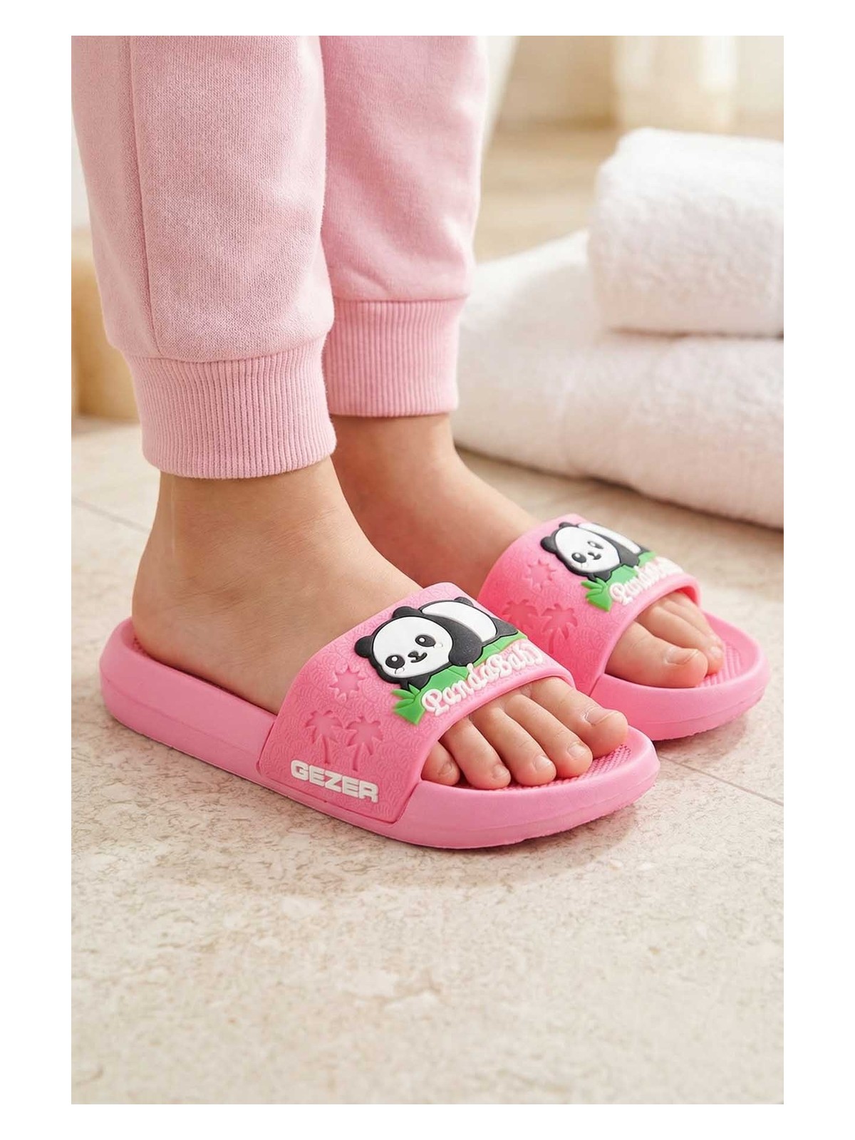 Gezer Panda Yazlık Kız Çocuk PU Islak Zemine Uygun Rahat Taban Ev Bahçe Banyo Havuz Terlik
