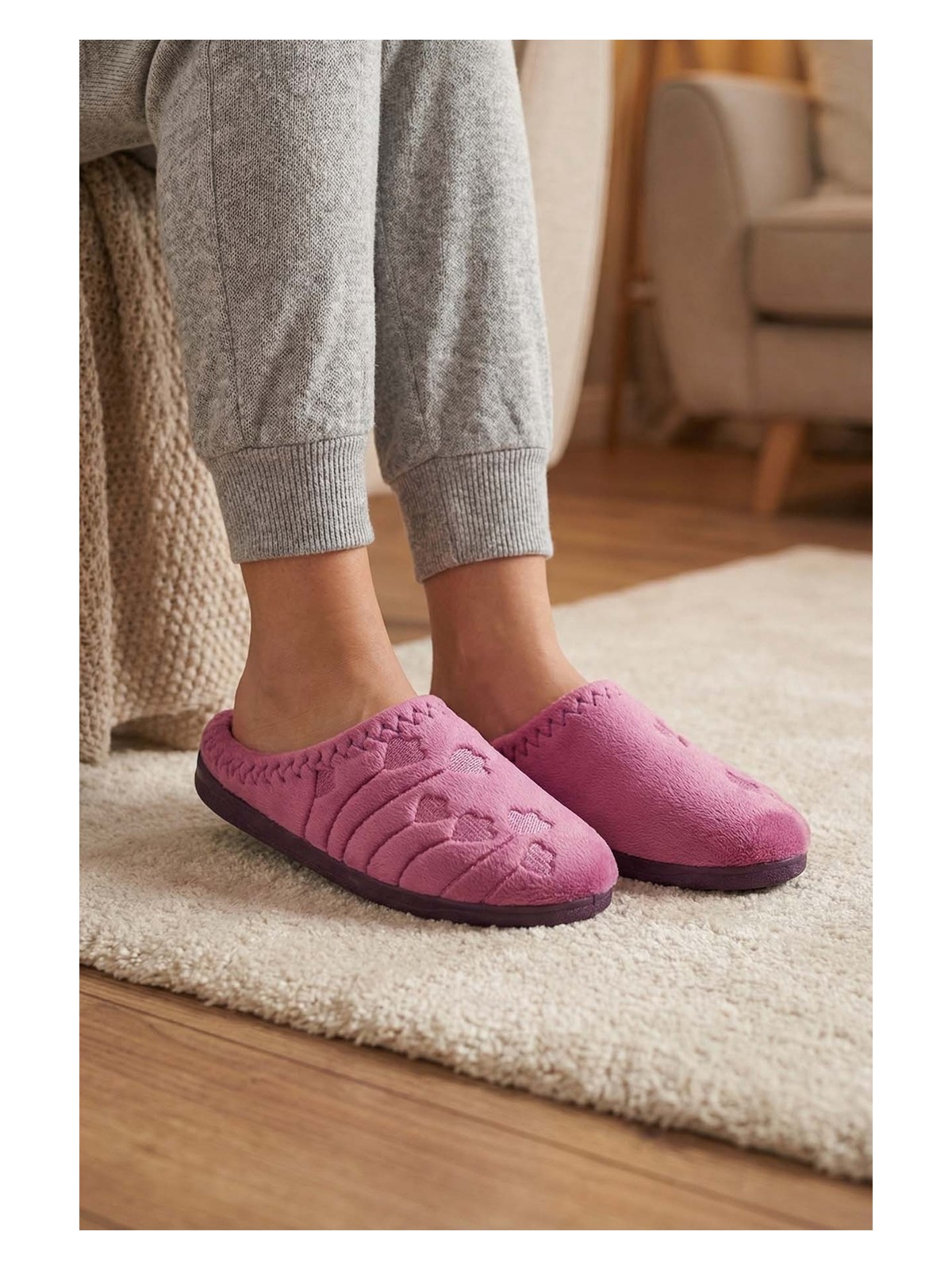 Gezer Kadın Kışlık PU Rahat Taban Nakışlı Tasarım Ev Bahçe Terlik