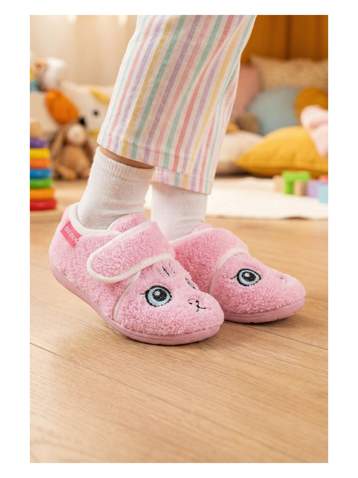 Gezer Kız Çocuk Kışlık Tek Cırt Cırtlı Ayarlanabilir Rahat Taban Ev, Bahçe, Okul, Kreş Panduf Ayakkabı