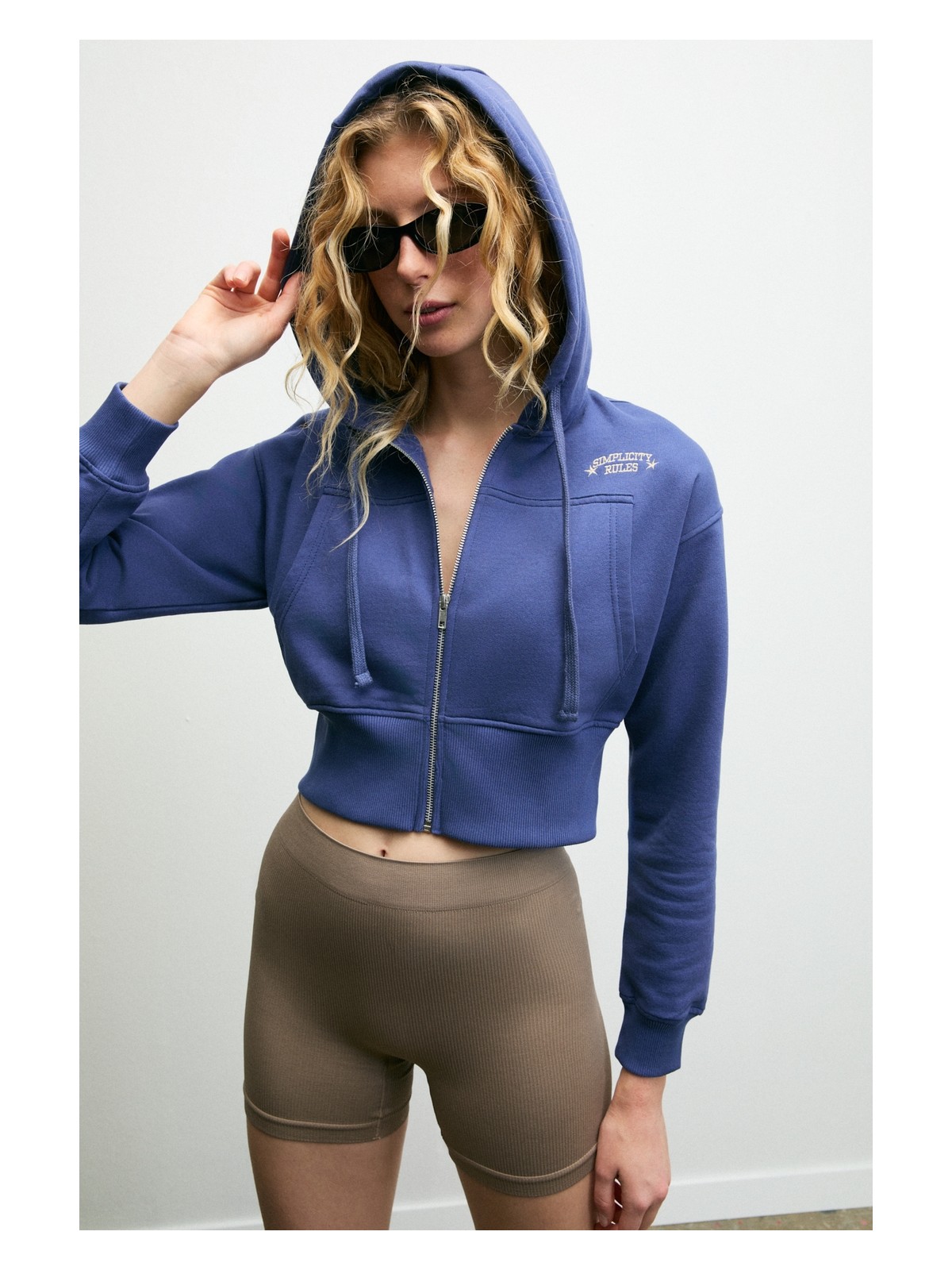 Grimelange Elara Kadın Metal Fermuarlı Nakışlı Kapüşonlu Crop Sarı Sweatshirt - Görsel 3