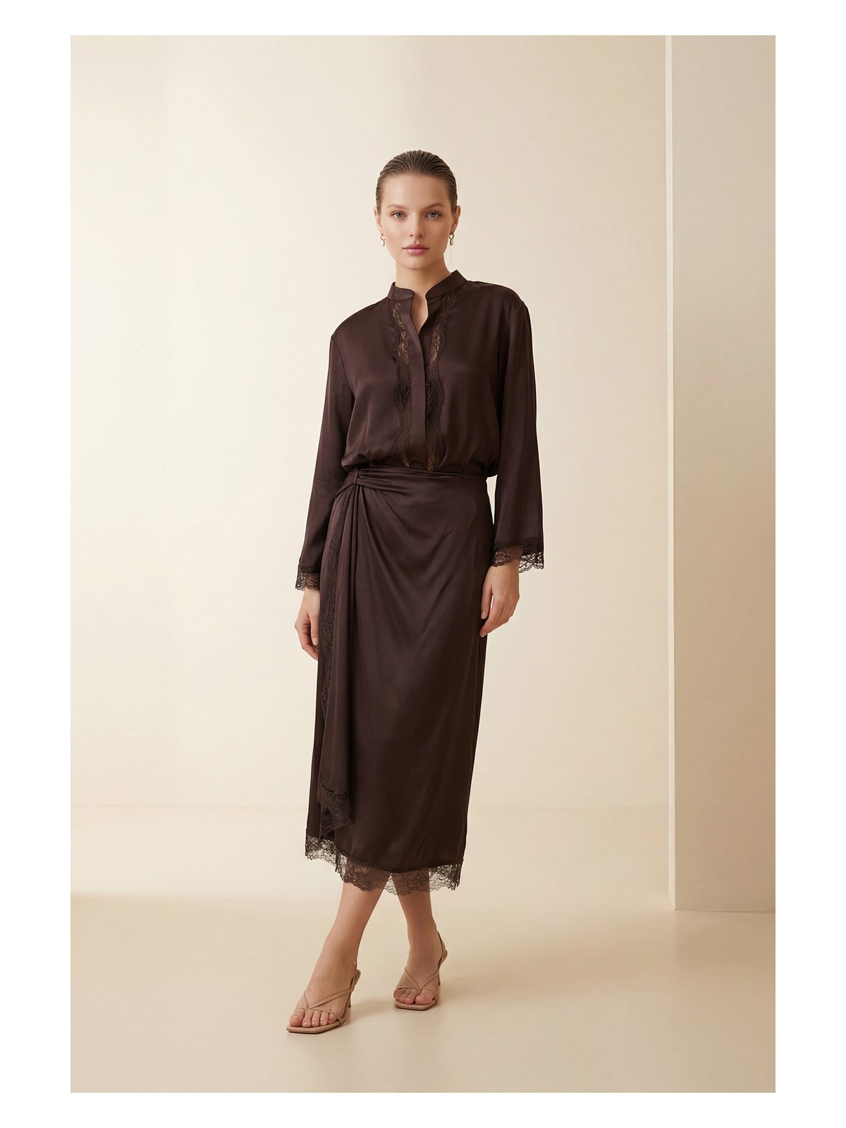 Setre Acı-Kahve Büzgü ve Dantel Detaylı Zarif Etek