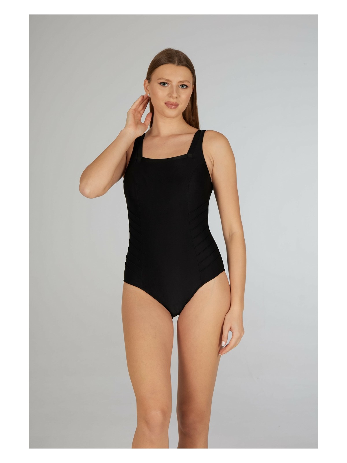 Estiva Kadın Siyah Kare Yaka Dikişli Tek Parça Mayo