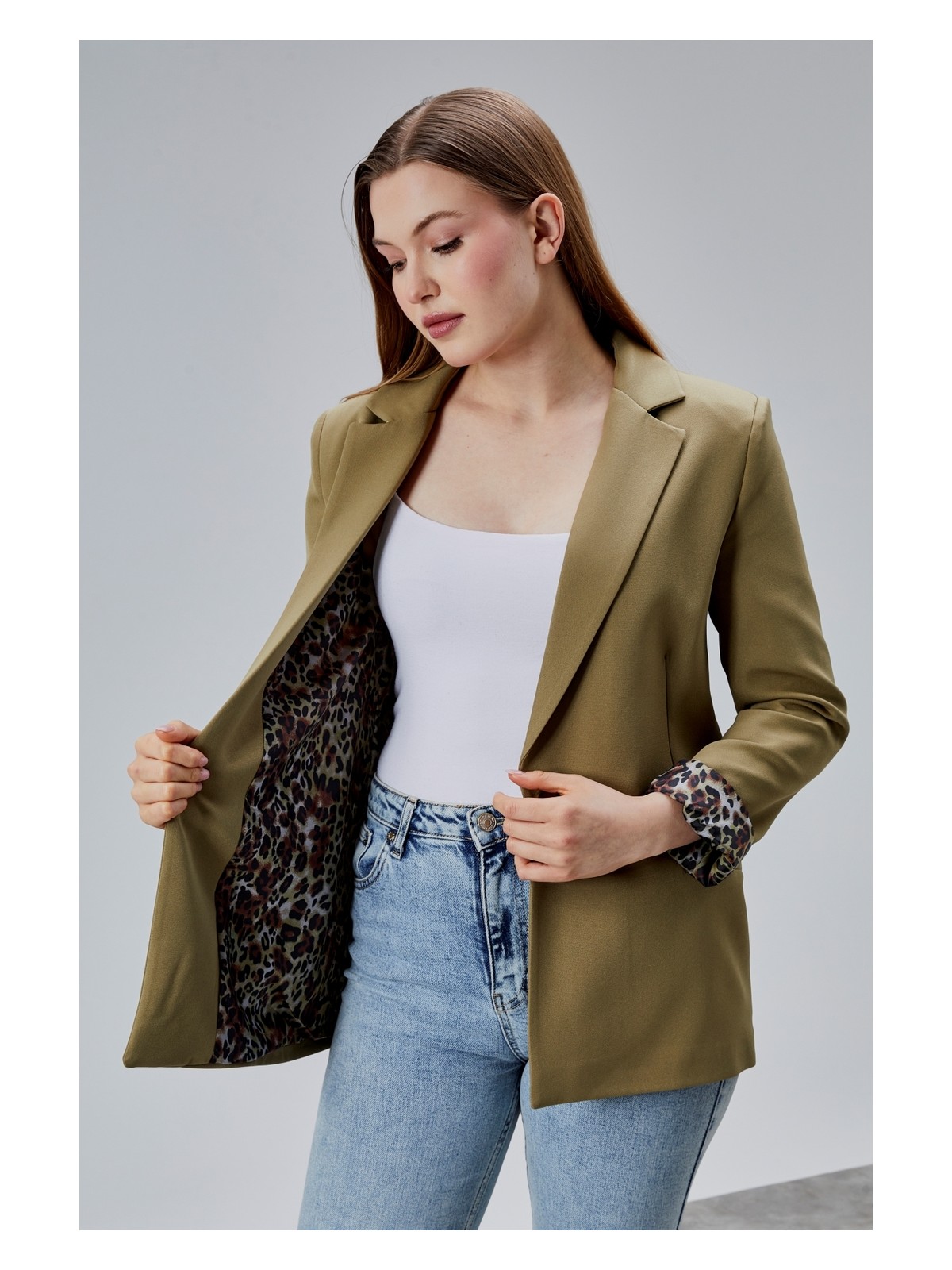 Bolivente Koyu Haki Leopar Kolu Katlama Detaylı Regular Vatkalı Blazer Ceket