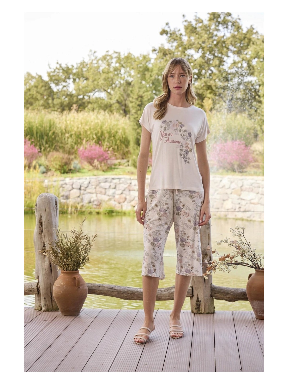 Herşeytrend Çiçek Desenli ve Baskılı You Are Awesome Kapri Takımı