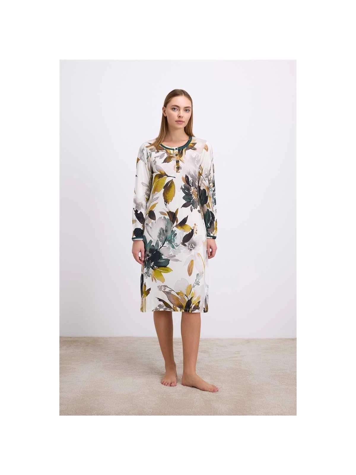 Herşeytrend Uzun Kollu Çiçek Desenli Viskon, Düğmeli Yaka Detaylı Gecelik