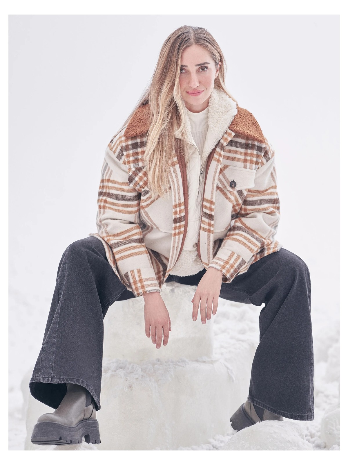 Koton Şahika Ercümen x Koton - Düğmeli Cepli Oversize Gömlek Ceket