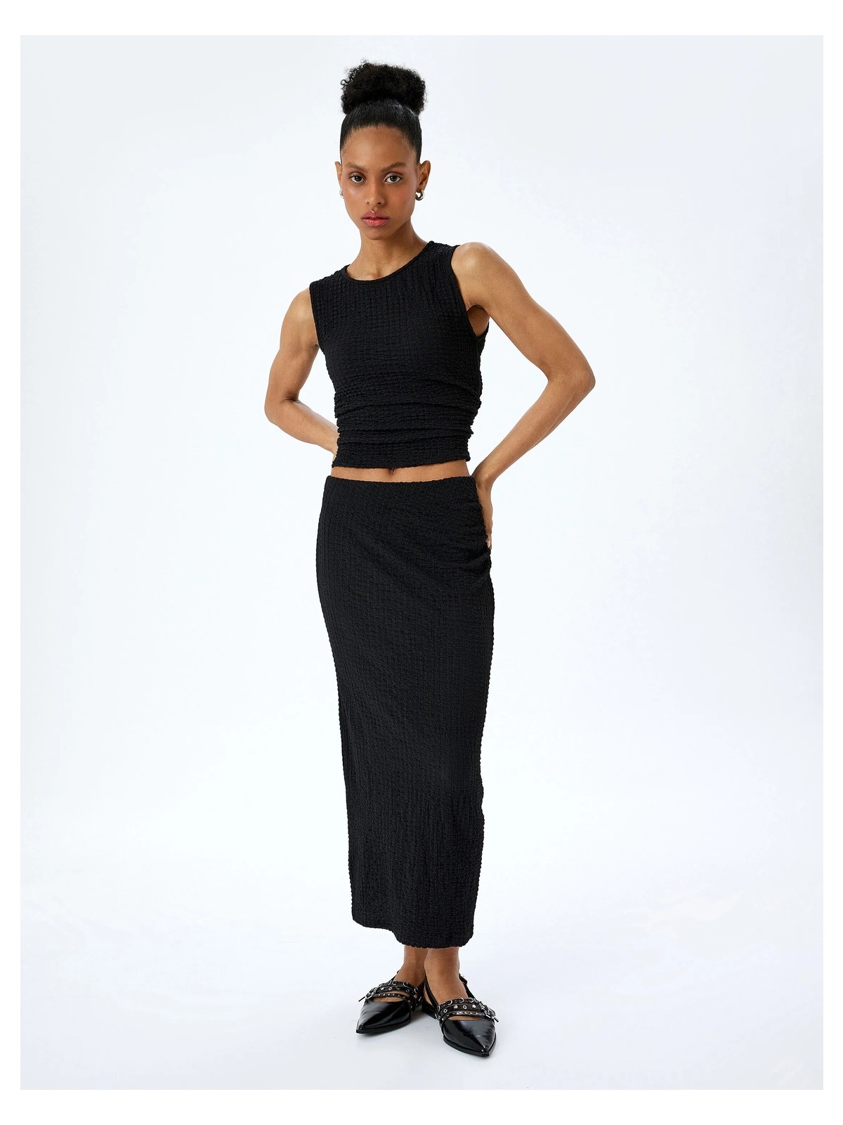 Koton Dokulu Slim Fit Bisiklet Yaka Kolsuz Bluz