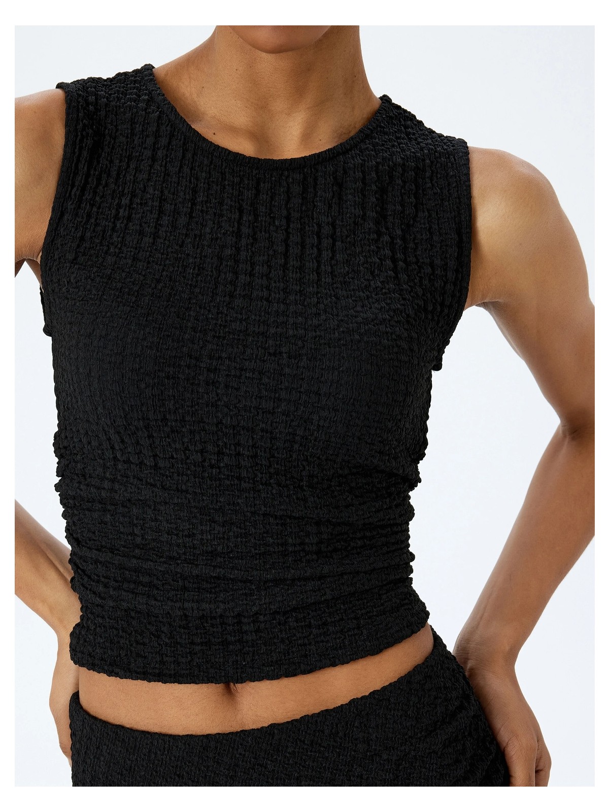 Koton Dokulu Slim Fit Bisiklet Yaka Kolsuz Bluz - Görsel 5
