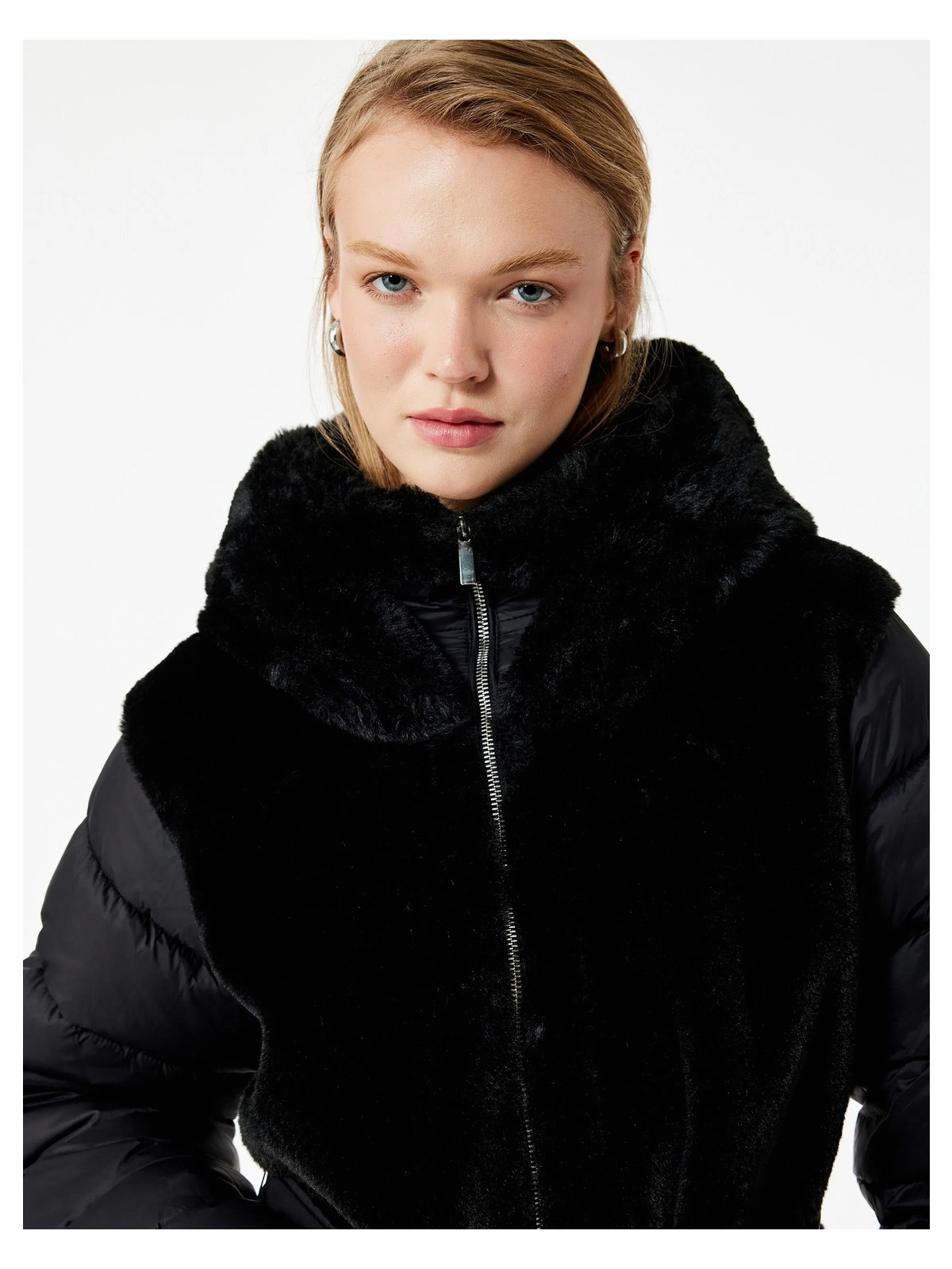 Koton Kapüşonlu Kemer Detaylı Fermuarlı Suni Kürk Kaban