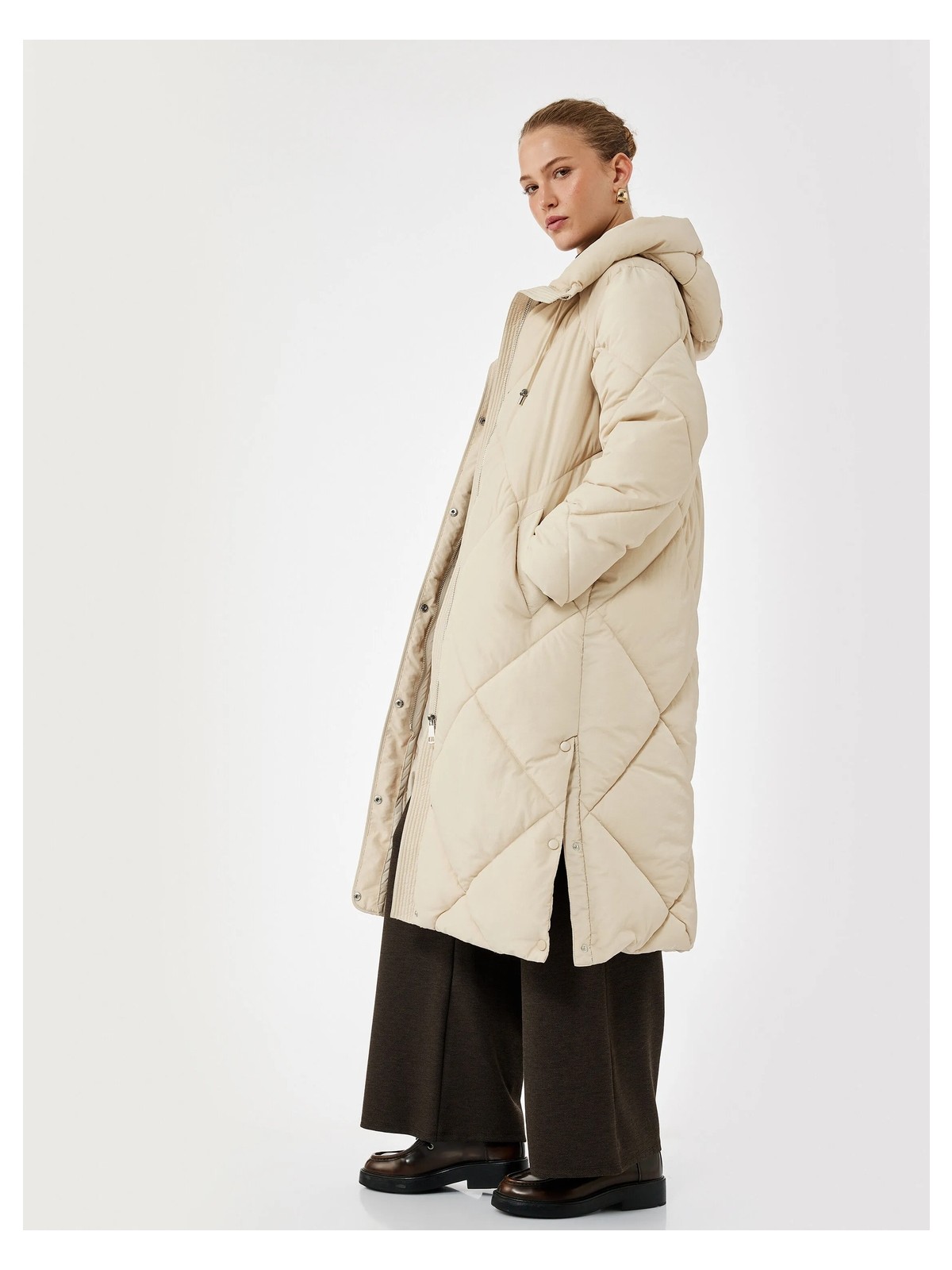 Koton Kapüşonlu Fermuarlı Uzun Kollu Su Itici Ekstra Uzun Kapitone Oversize Şişme Anorak Mont