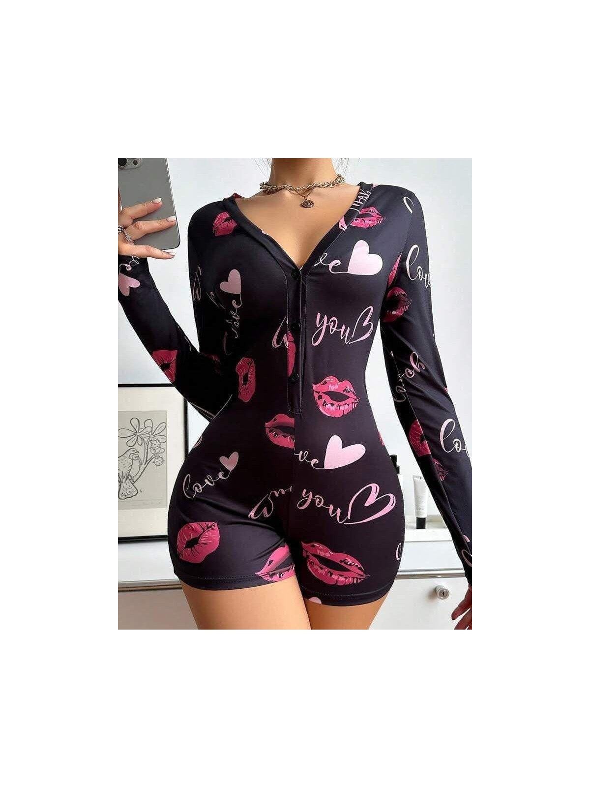 Esranın Dünyası Pamuklu Kırmızı Öpücük ve Kalp Desenli Düğmeli Uzun Kol Tulum Pijama