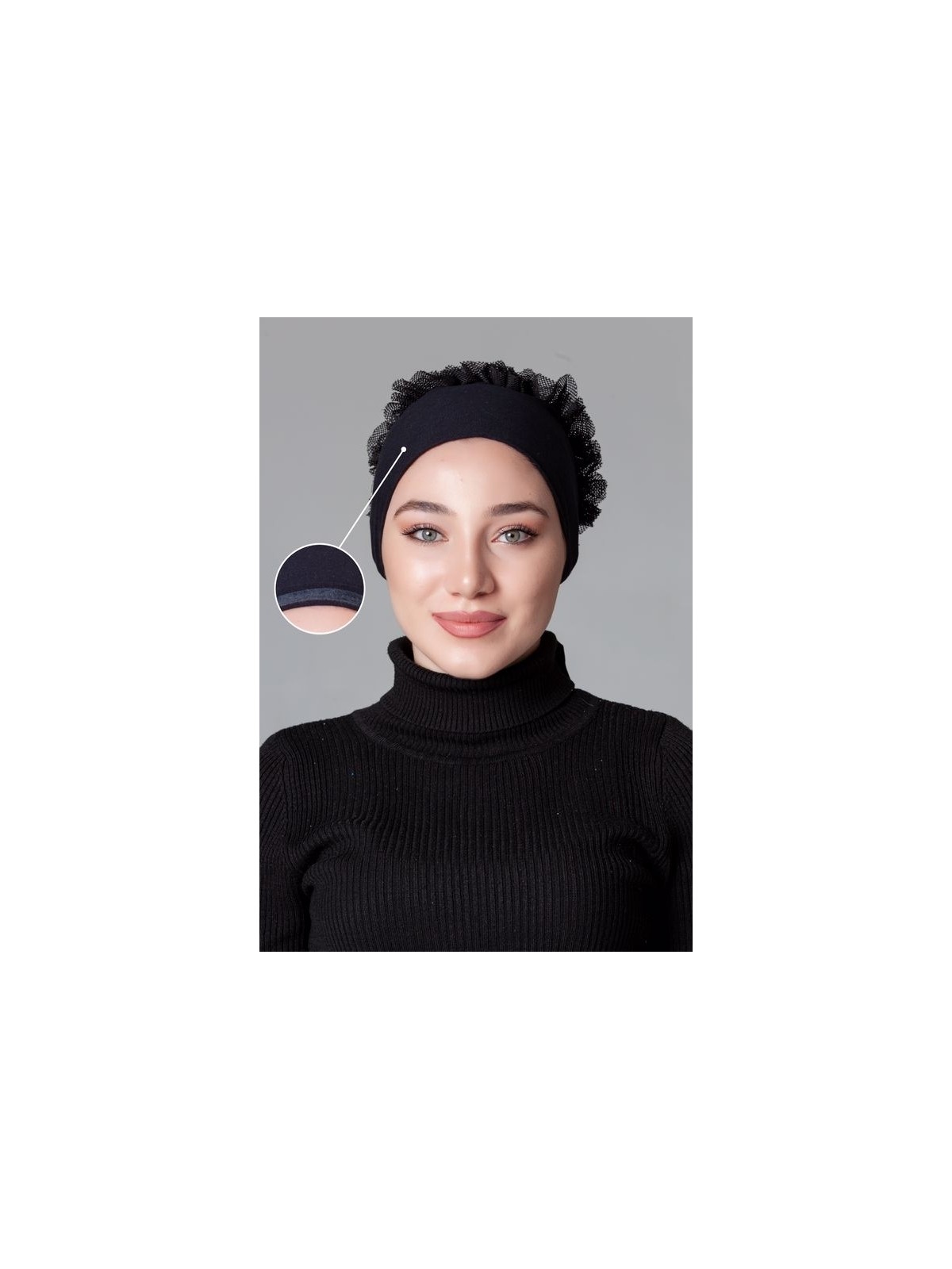 Nanak Siyah Penye Fırfırlı Kaymayan Bone