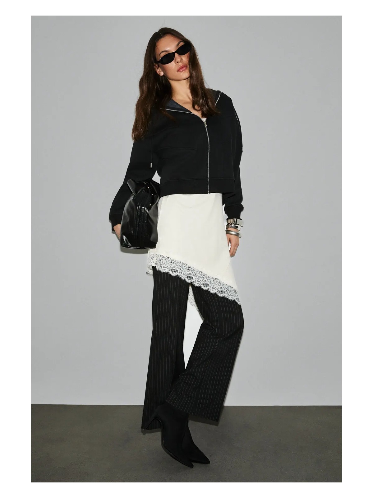 Grimelange Vyselle Kadın Önü Kesikli Metal Fermuarlı Kapüşonlu Etiket Detaylı Oversize Siyah Sweatshirt