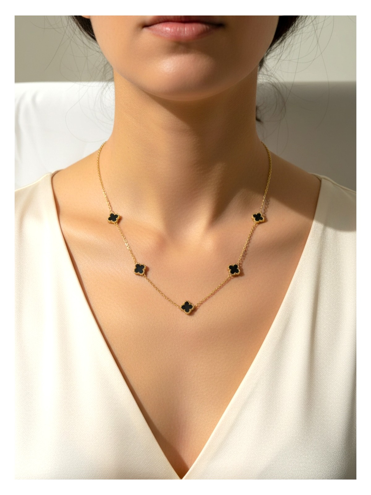 Atalya Accessory Mini Yonca Modeli Gold Renk Beyaz Taşlı Kadın Paslanmaz Çelik Kolye - Kararma Yapmaz Çift Taraflı - Görsel 4