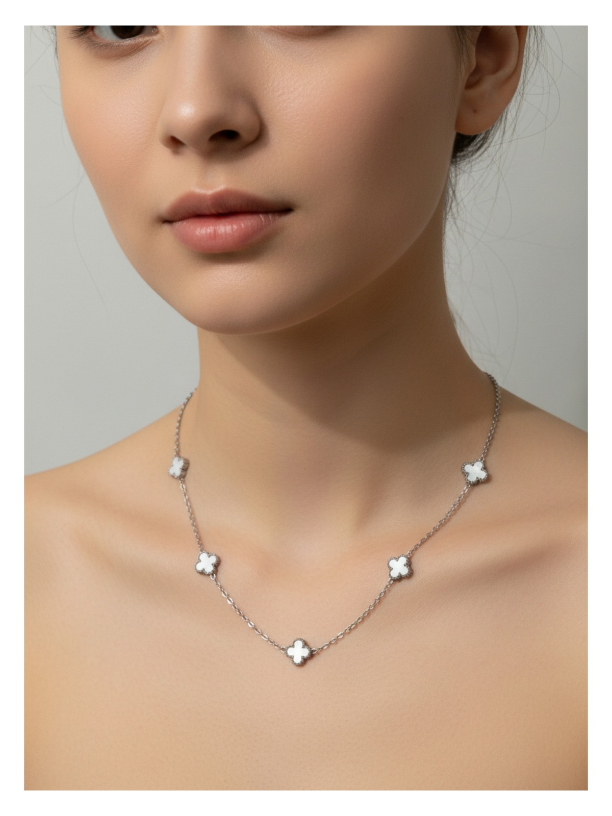 Atalya Accessory Mini Yonca Modeli Gold Renk Beyaz Taşlı Kadın Paslanmaz Çelik Kolye - Kararma Yapmaz Çift Taraflı - Görsel 6