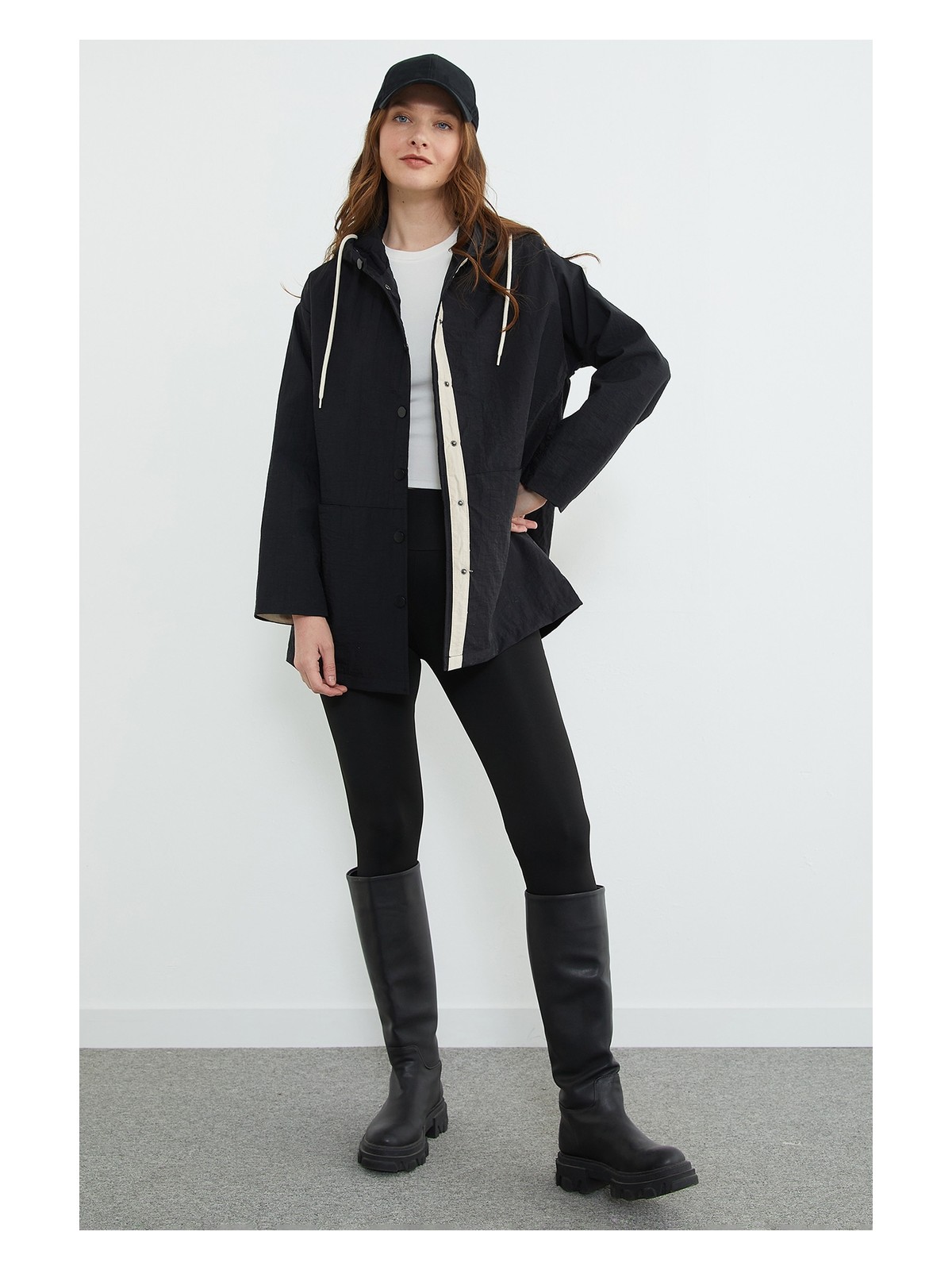 FullaModa Çıtçıtlı Kapüşonlu Paraşüt Kumaş Trençkot - Görsel 5