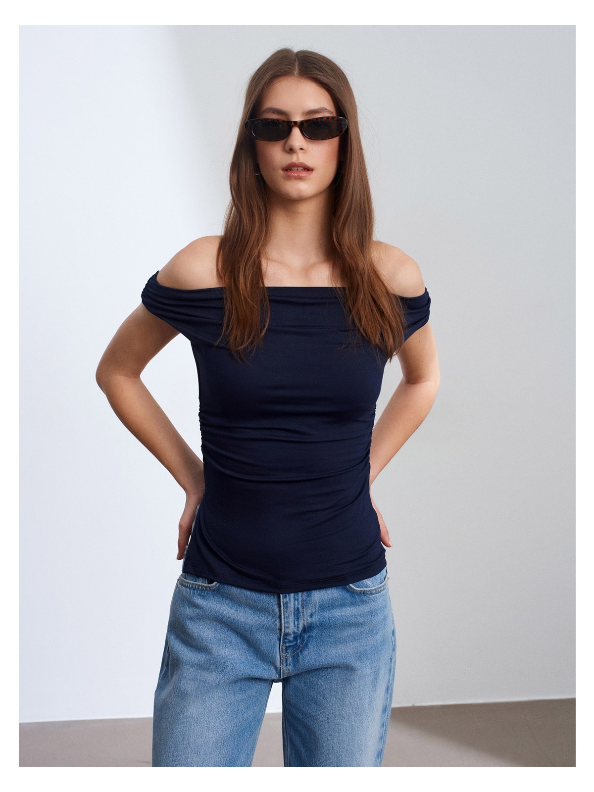 Dilvin 31865 Omuzları Açık Büzgülü Top-Beyaz - Görsel 5