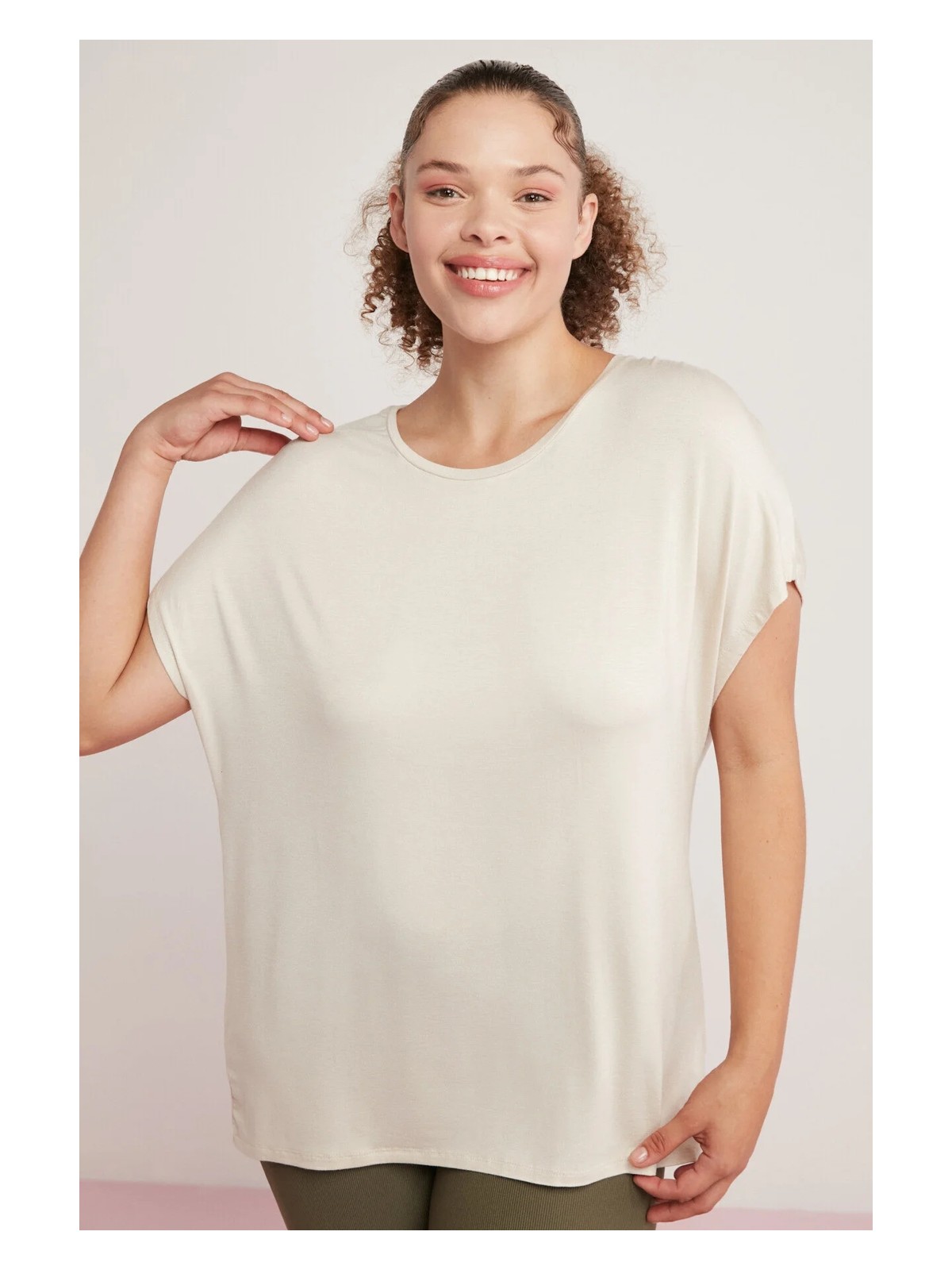 Ethiquet Amanda Kadın Viskon Karışımlı Dökümlü Oversize Bej Büyük Beden T-shirt - Görsel 3