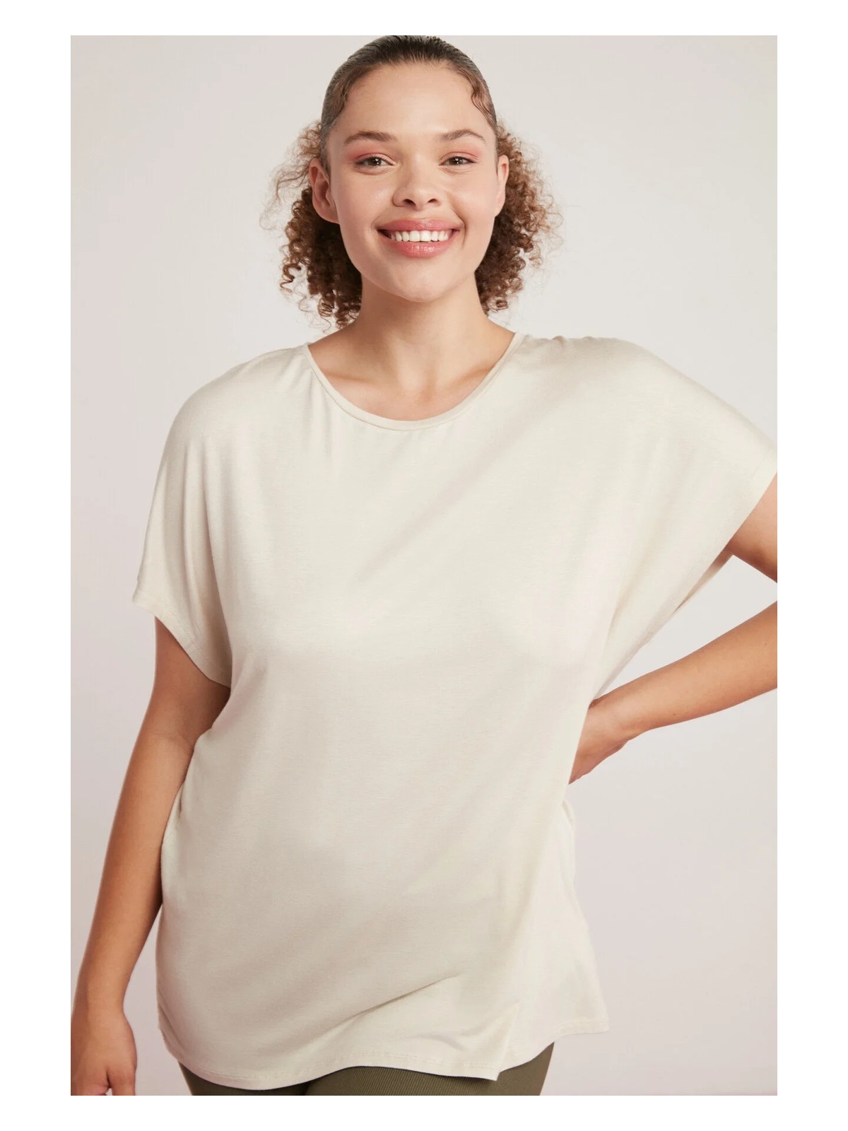 Ethiquet Amanda Kadın Viskon Karışımlı Dökümlü Oversize Bej Büyük Beden T-shirt - Görsel 4