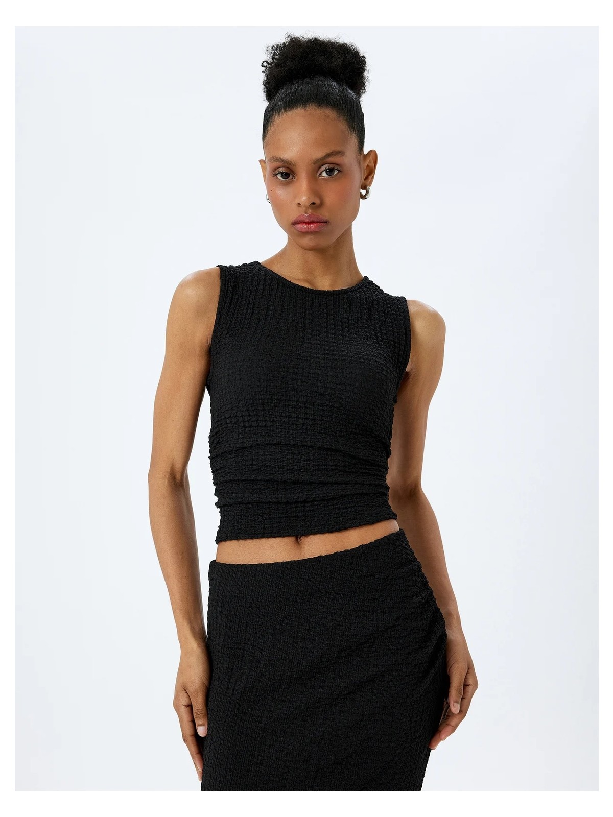 Koton Dokulu Slim Fit Bisiklet Yaka Kolsuz Bluz - Görsel 10