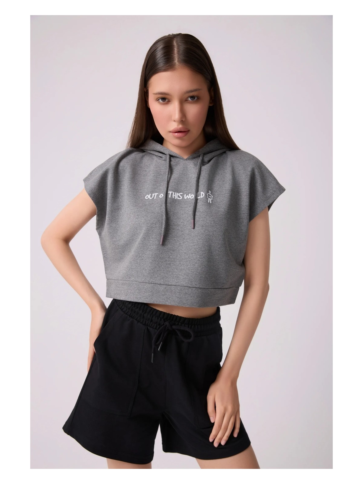 Defy's Kadın Koyu Gri Baskılı Kapüşonlu Crop Sweatshirt - Mevsimlik Hoodie