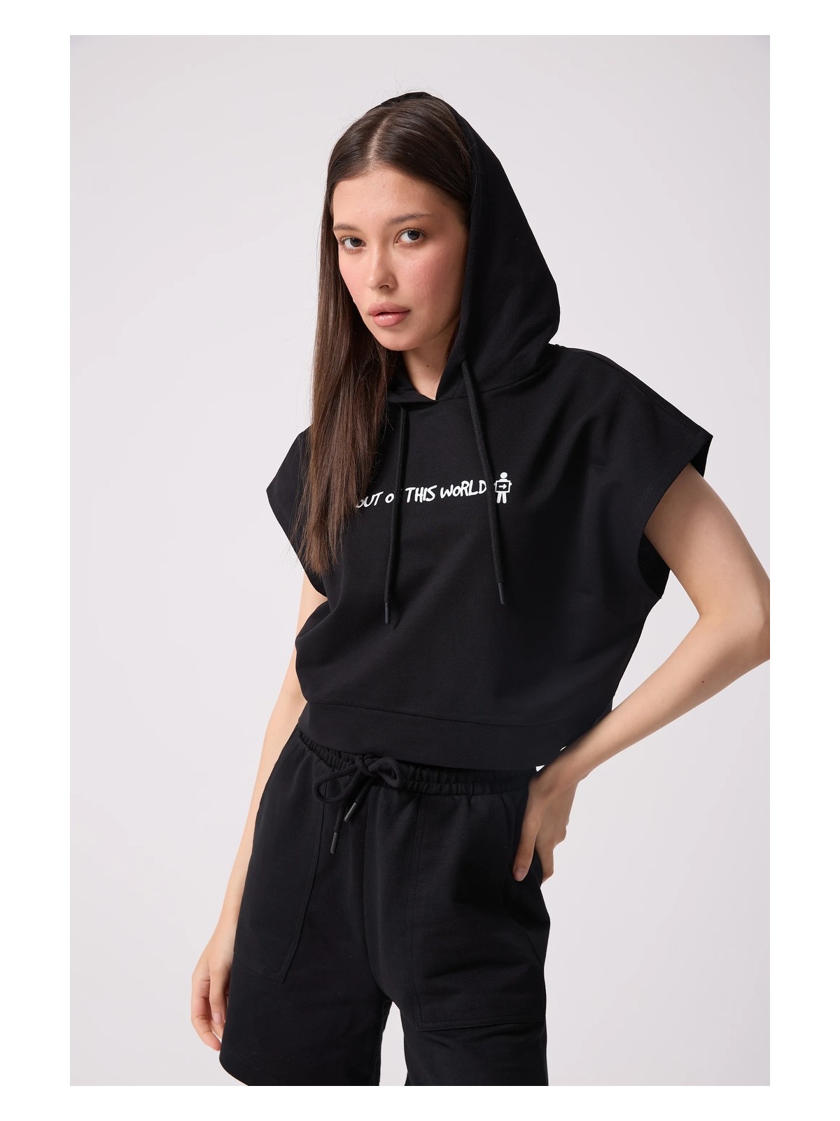Defy's Kadın Siyah Baskılı Kapüşonlu %100 Pamuk Mevsimlik Crop Sweatshirt - Görsel 2