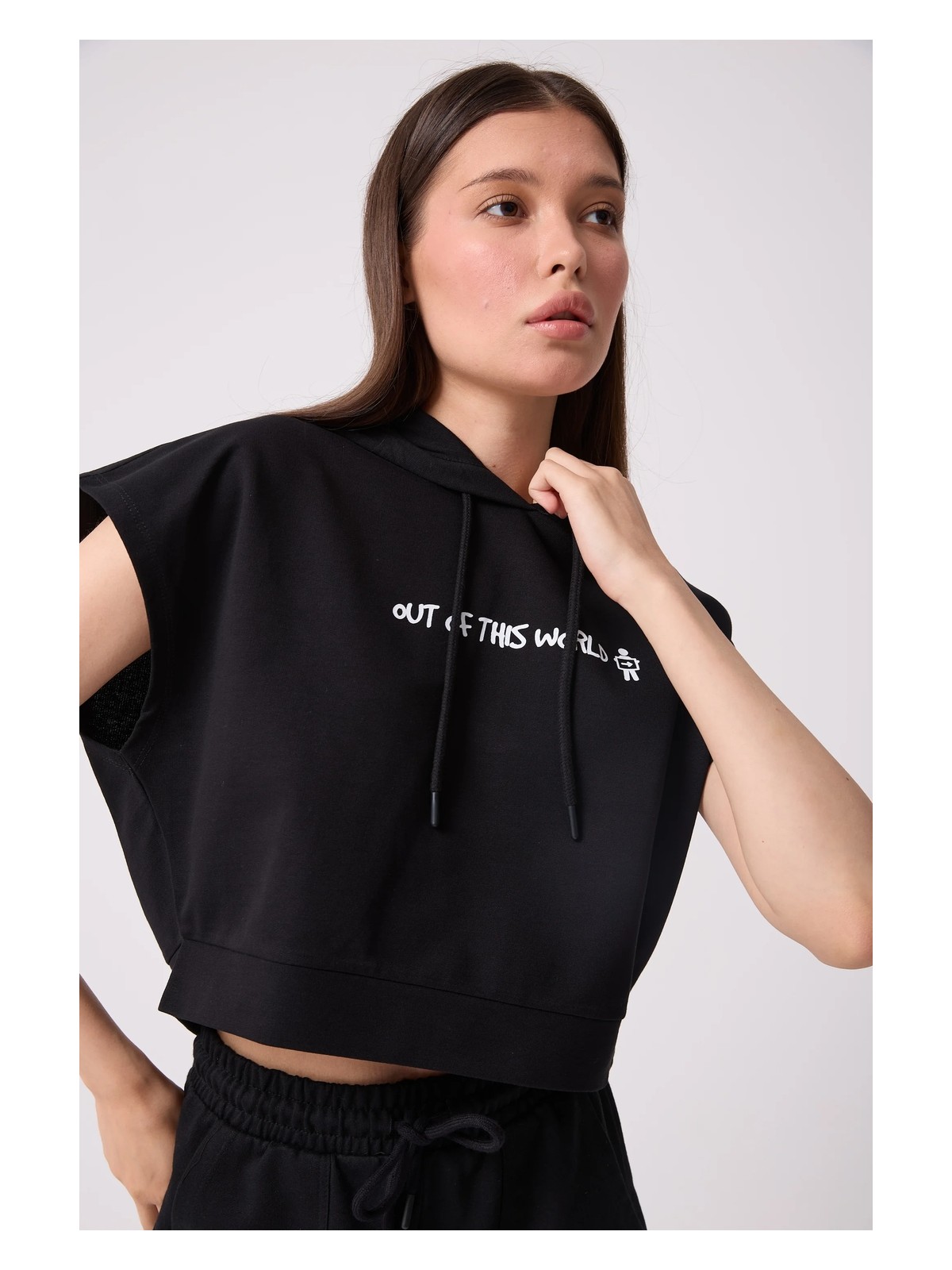 Defy's Kadın Siyah Baskılı Kapüşonlu %100 Pamuk Mevsimlik Crop Sweatshirt - Görsel 3