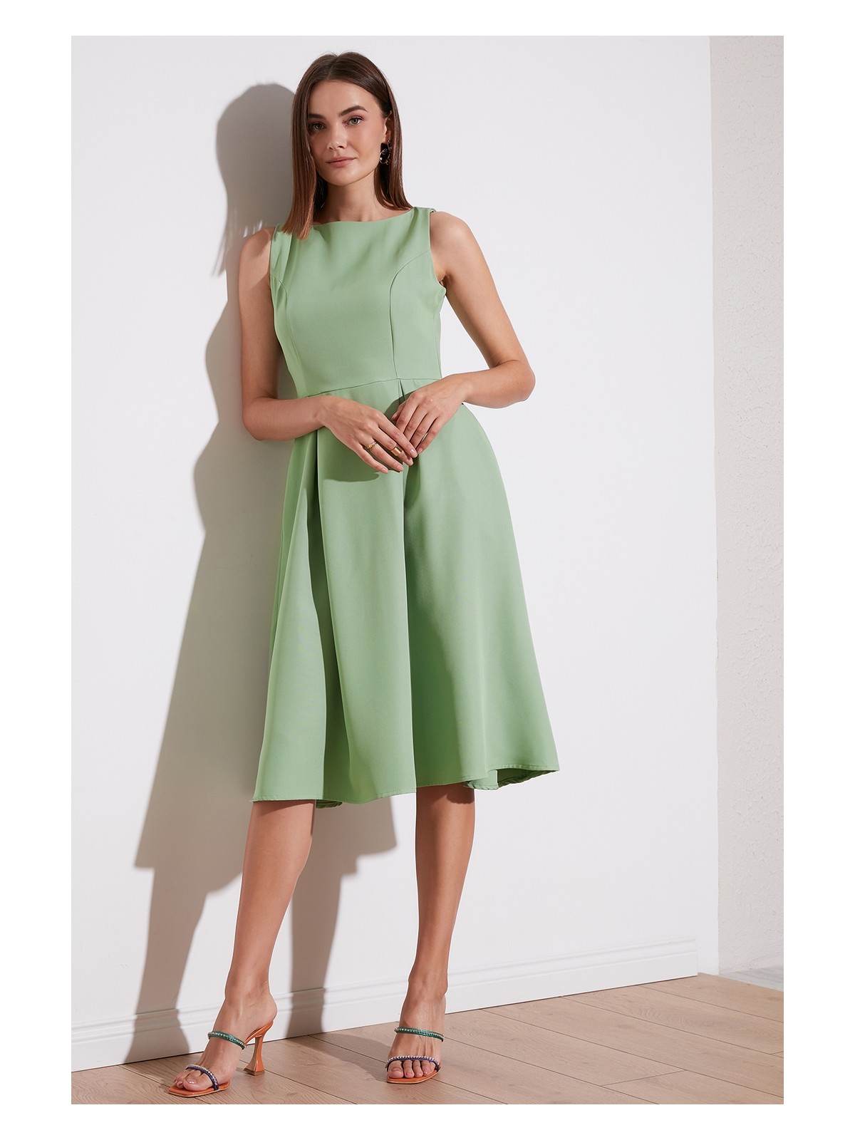 Lela Regular Fit Bisiklet Yaka Cepli Pileli Midi Boy Abiye Elbise Bayan Elbise 6111963 - Görsel 3