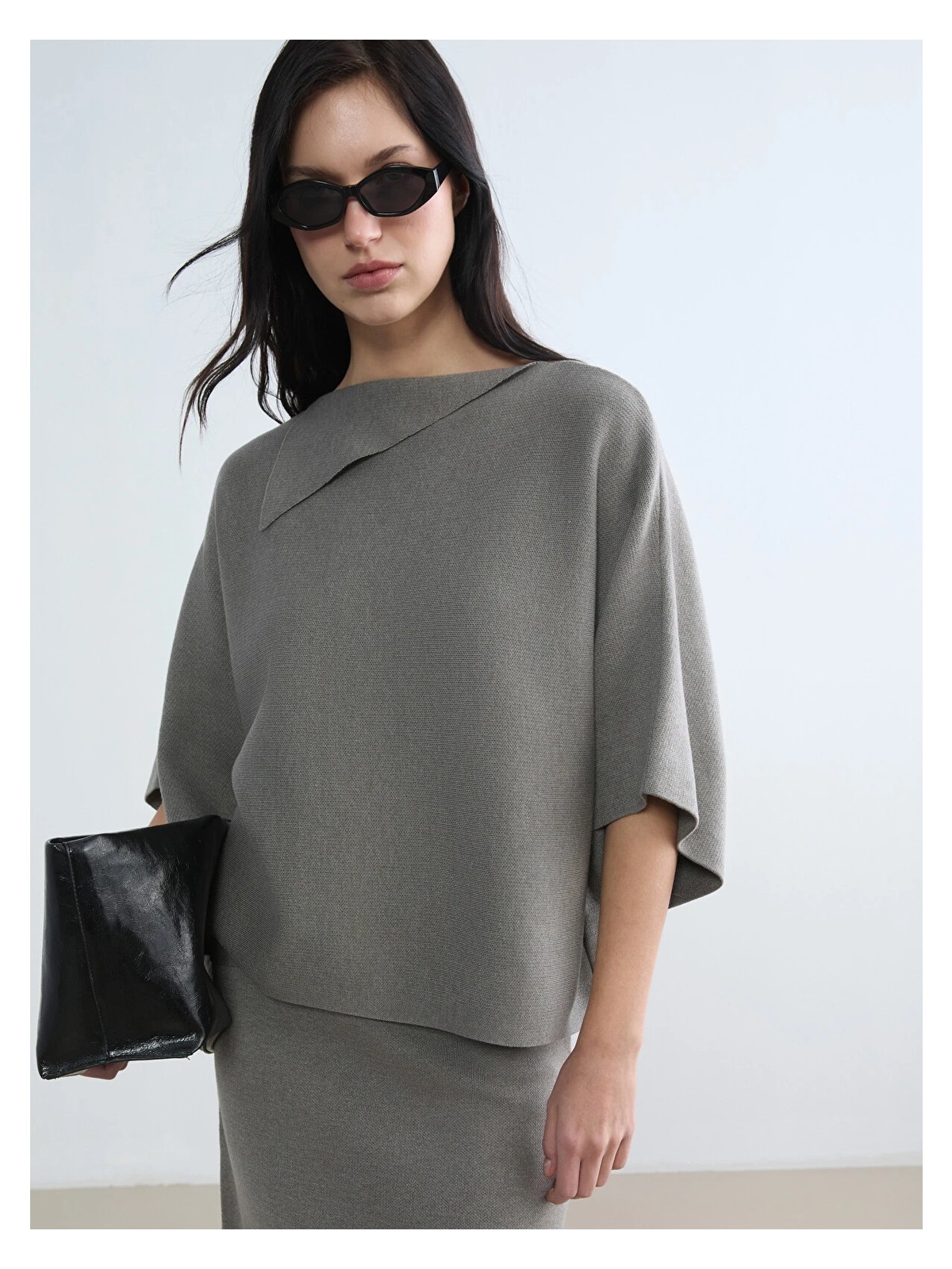 LC Waikiki Yeni Sezon Asimetrik Yaka Oversize Kadın Triko Kazak - Görsel 3