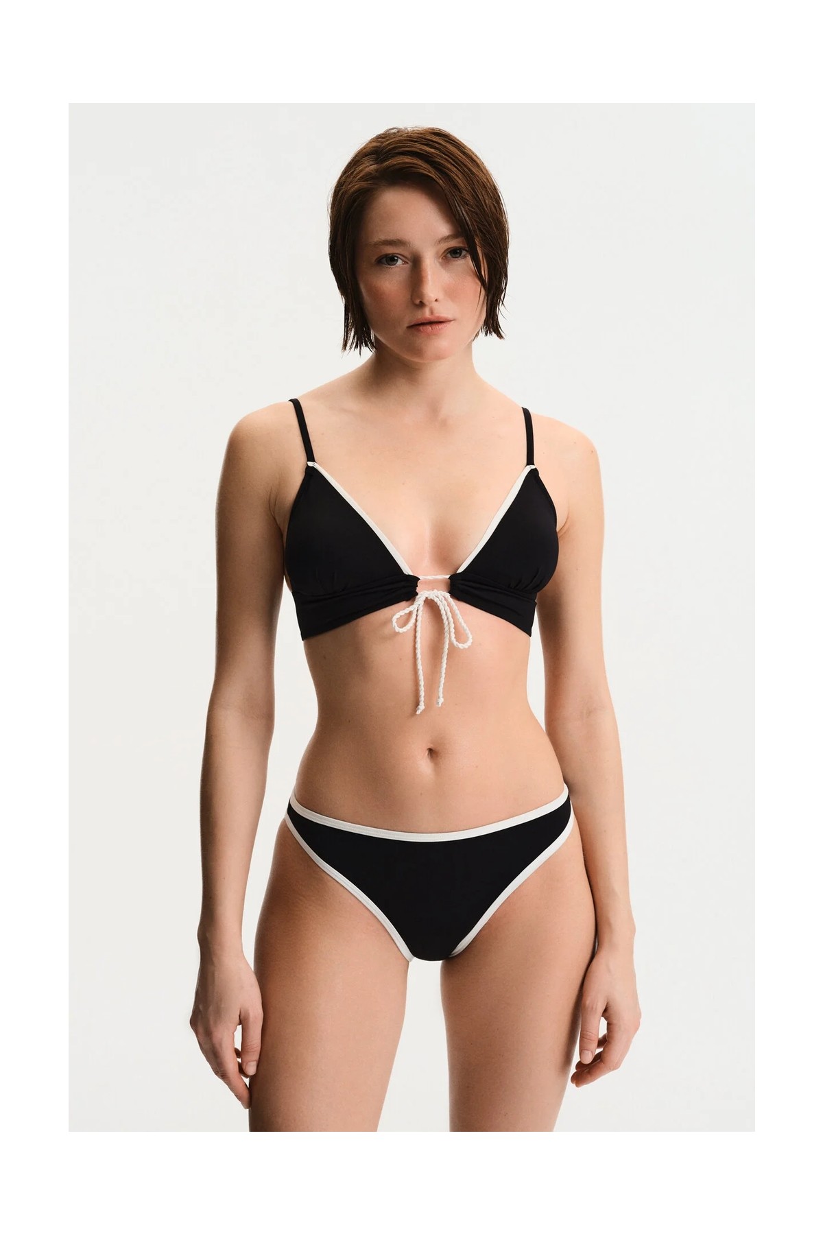 Penti Si̇yah Nichole Bralet Bikini Üstü