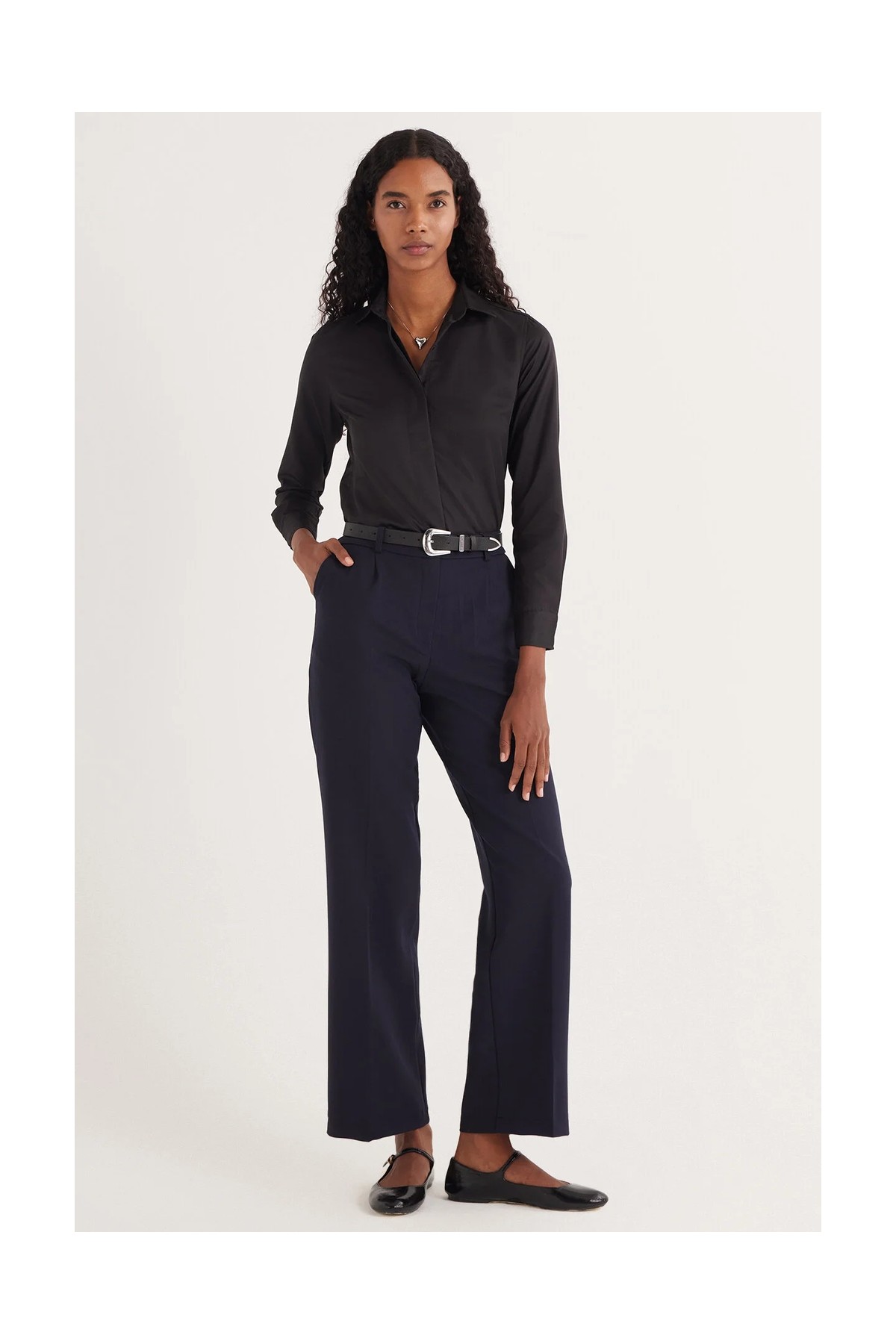 Tudors Kadın Slim Fit Dar Kesim Vucüda Oturan Uzun Kollu Gizli Düğme Detaylı Siyah Basic Gömlek görsel 5