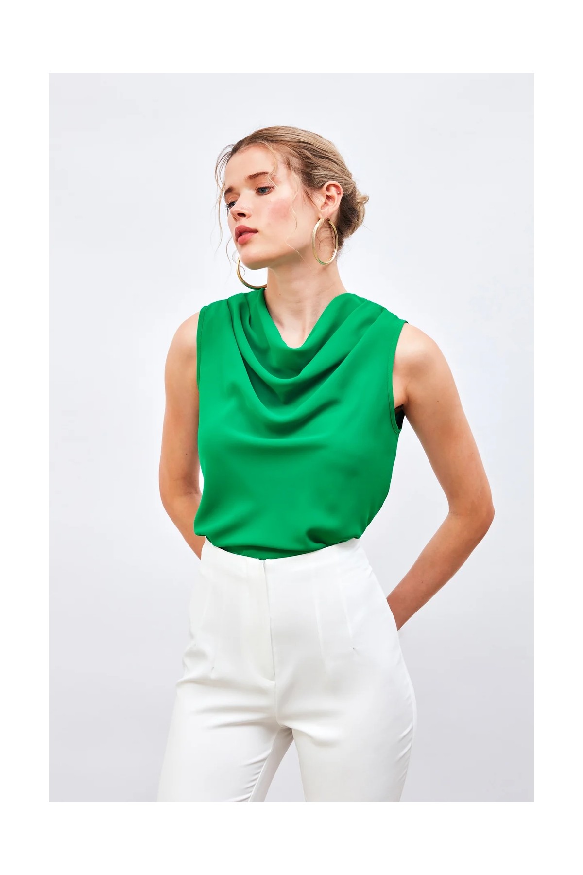 Sateen Degaje Yaka Kolsuz Bluz - Yeşil