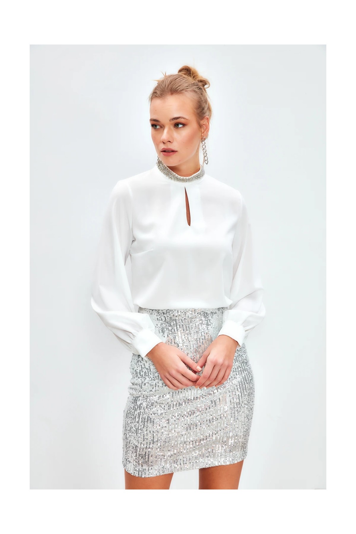 Sateen Yaka Aksesuarlı Bluz - Ekru görsel 6