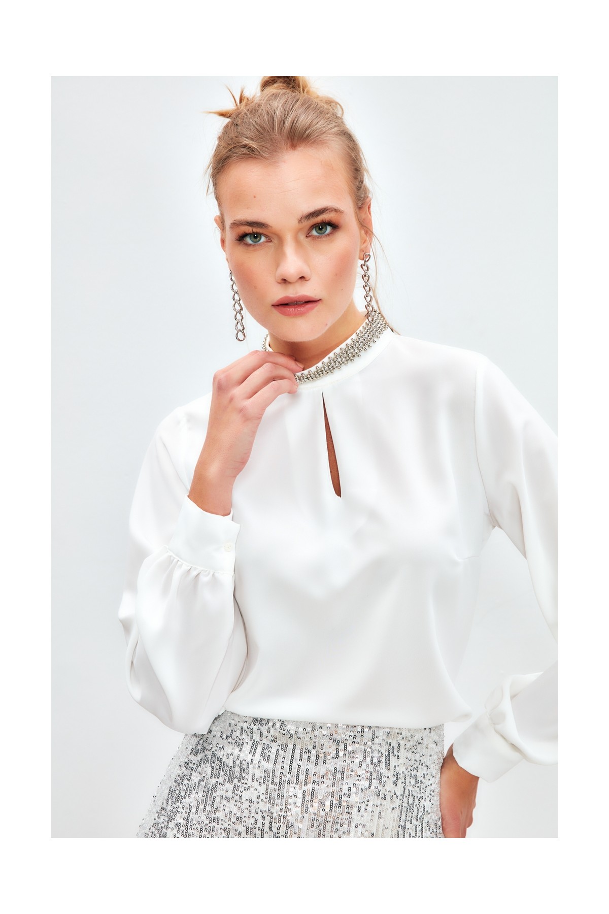 Sateen Yaka Aksesuarlı Bluz - Ekru görsel 7