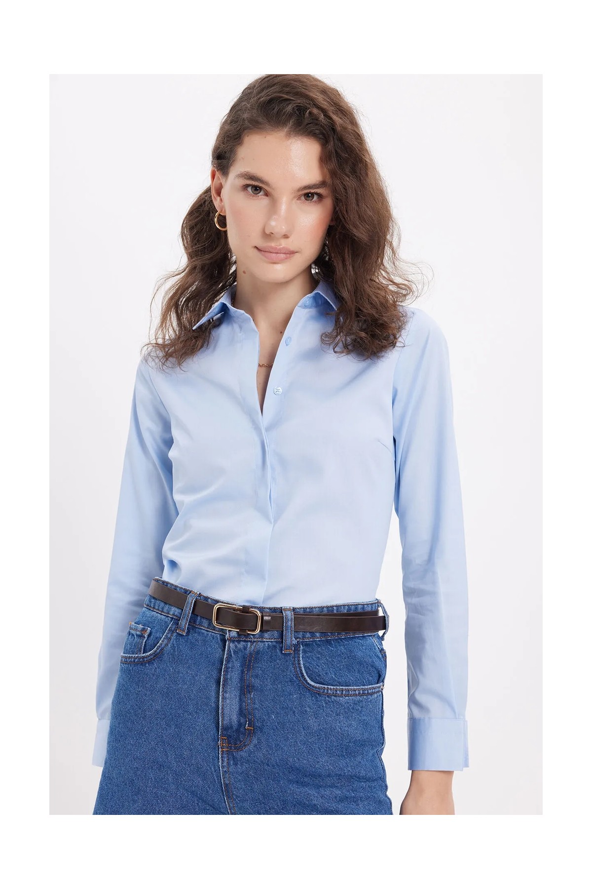 Tudors Kadın Slim Fit Dar Kesim Vucüda Oturan Uzun Kollu Gizli Düğme Detaylı Mavi Basic Gömlek görsel 2