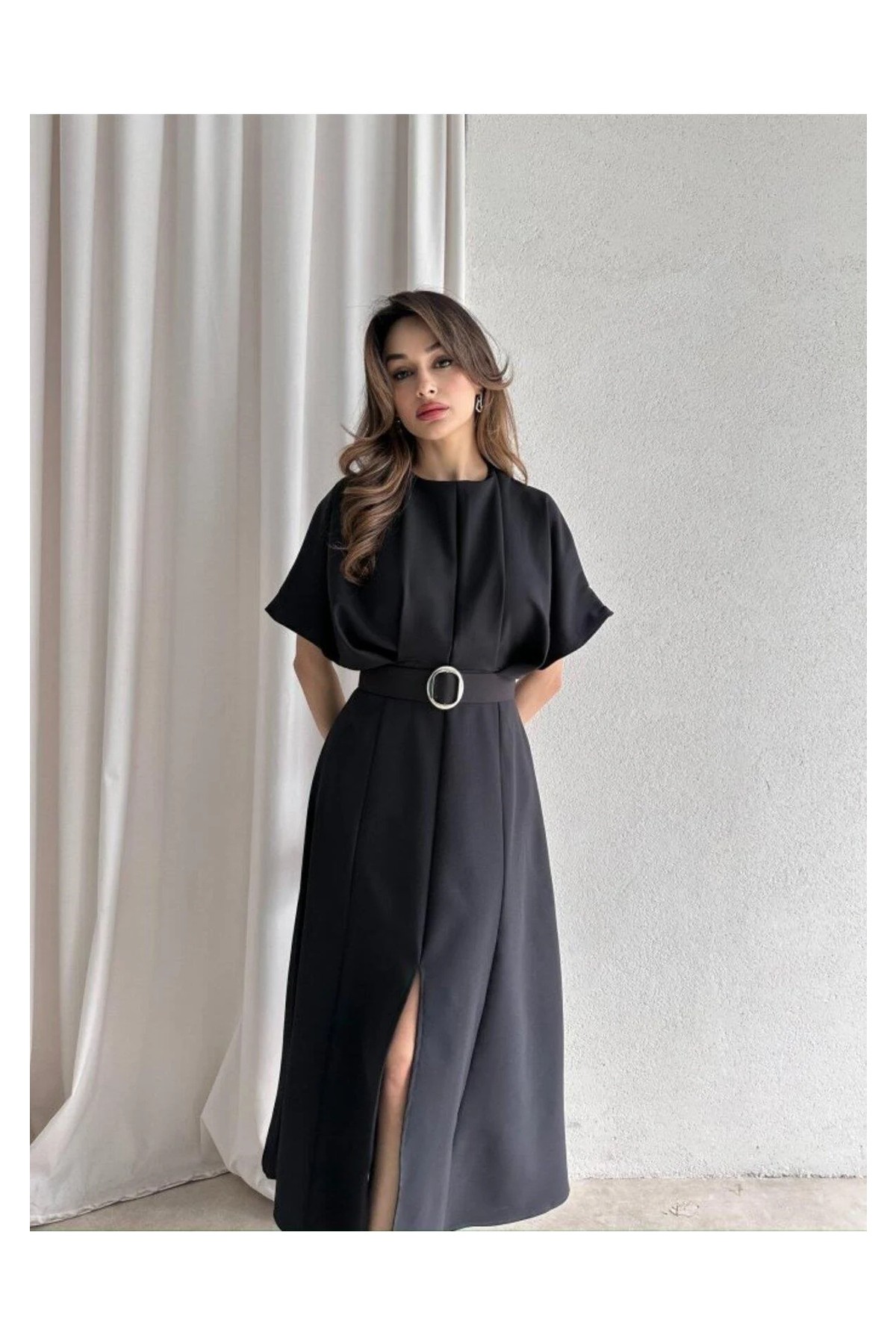 Moda Durağı Kaliteli Midi Elbise Yırtmaç Detaylı Kemerli Siyah