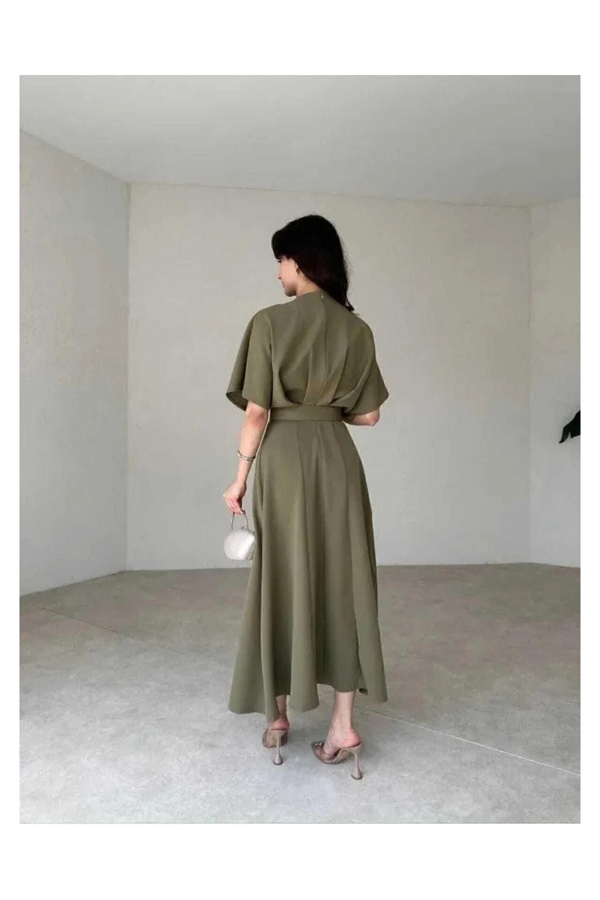 Moda Durağı Kaliteli Midi Elbise Yırtmaç Detaylı Kemerli Haki görsel 2
