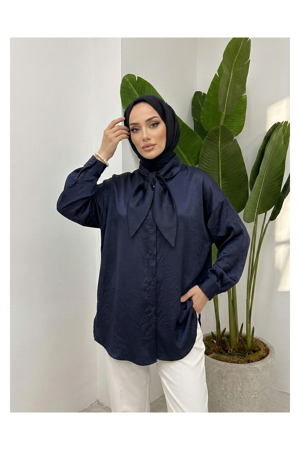Foremia Yaka Detay Saten Tunik-Lacivert - görsel 3