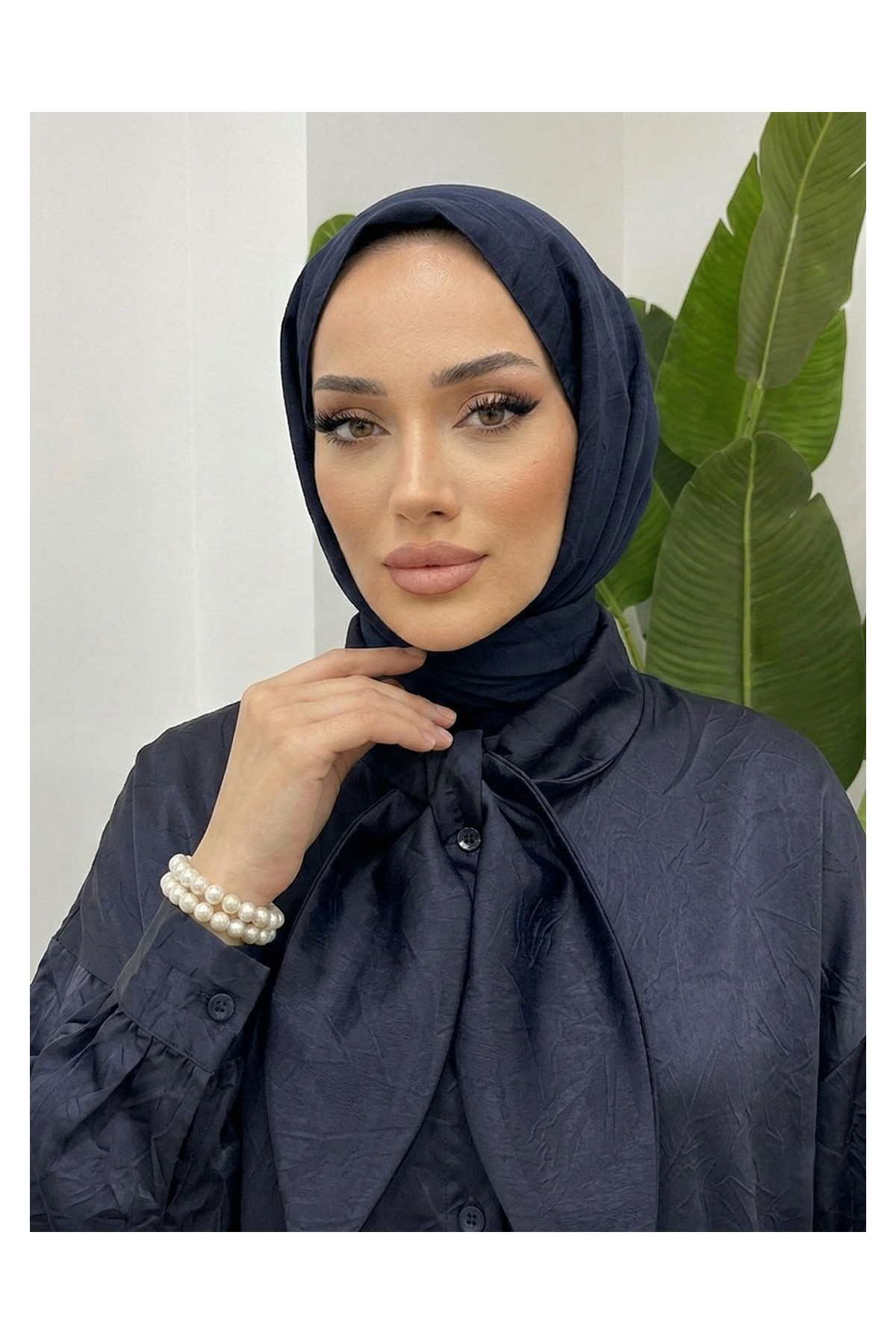 Foremia Yaka Detay Saten Tunik-Lacivert - görsel 4